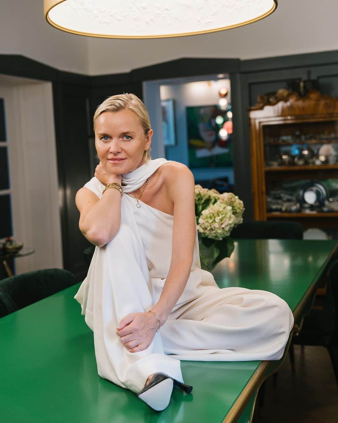 のインスタグラム：「‘If I see something I love, even if I don’t have a place for it, I buy it.’ An enthusiast of bargains and one-of-a-kind pieces, @drbarbarasturm spends her downtime roaming the likes of Paris’ Marché aux Puces and London’s Portobello Market to build upon her impressive art collection. Now, the leading skincare doctor opens the doors to her Düsseldorf apartment filled with character and colour, at the link in our bio.  Photography by @tobi_holzweiler」
