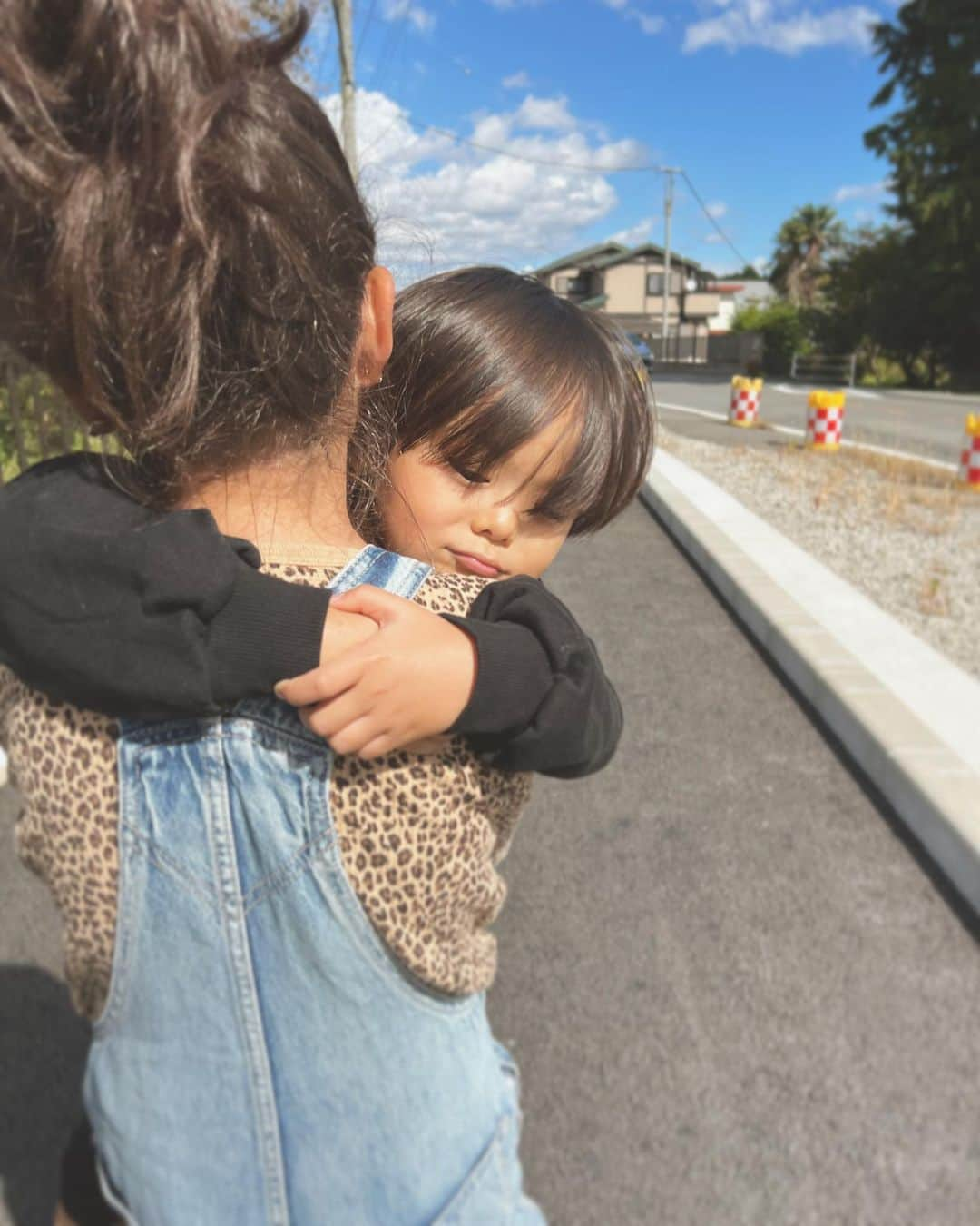 関谷桃子さんのインスタグラム写真 - (関谷桃子Instagram)「1枚目　母唯一の写真w 2枚目　秋探しのねぇさん 3枚目　愛しい人たち （甘え上手なオレと文句言いながら面倒見のいいねぇさん）  小さな幸せを感じられた日曜日♡  #平和な休日  #マミーの宝物」10月22日 22時03分 - momomo_s_