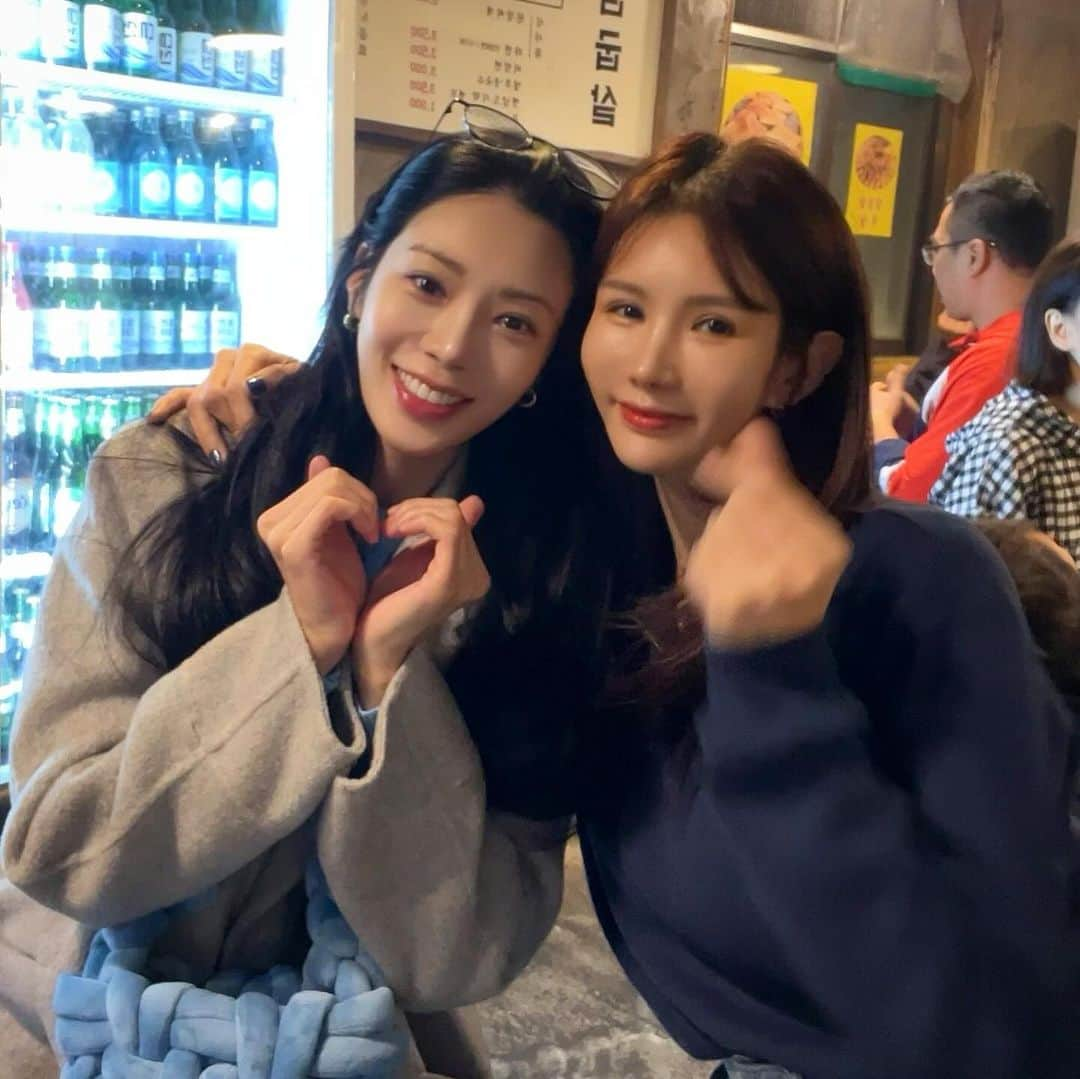 リジ のインスタグラム：「내사랑 오랜만에 만나서 행복했어❤️ 고마워! 우리 각자 맡은 자리에서 열심히 살자 사랑해욤뇸뇸뇸😘😘😘」