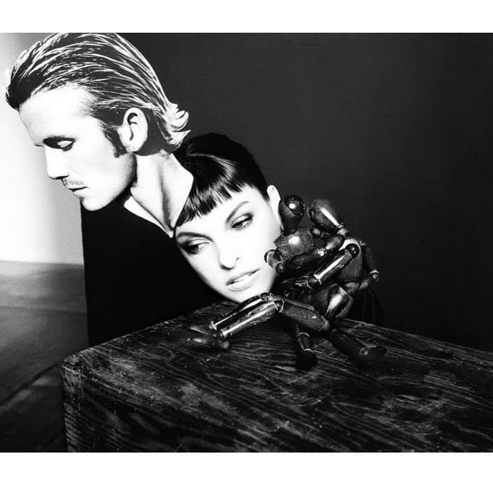 フィリップトレーシーのインスタグラム：「Linda Evangelista by Michael Thompson.  A few months after this photograph appeared in W magazine  I bumped into Linda in Paris at the shows. First thing she said to me was “Did you like the picture I made for you ?” For a split second I did not understand what she meant until I remembered this picture. Of course Linda made the picture!  Thank you Linda .」