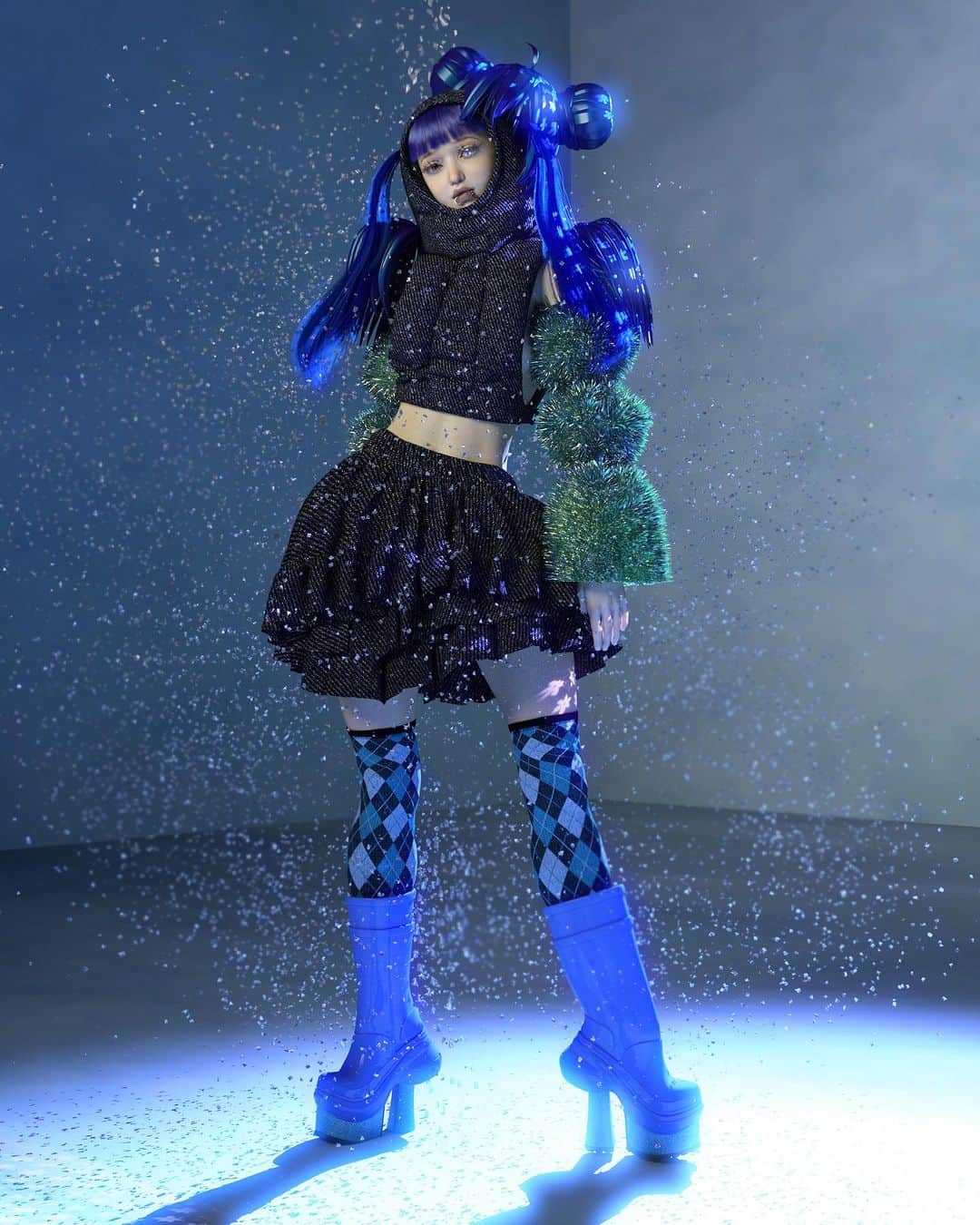 Ruby Gloomのインスタグラム：「Out of the blues maybe there’s a rainbow waiting for me.  #ruby9100m」