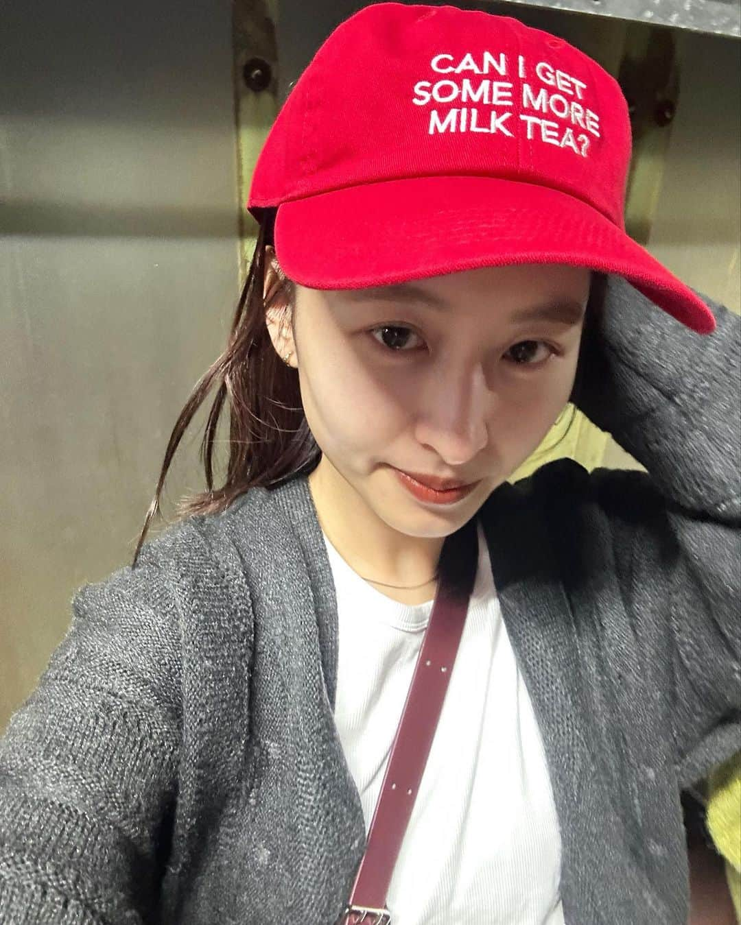 えぐっちょさんのインスタグラム写真 - (えぐっちょInstagram)「お気に入り❤️🧢  @yurika_akutsu  @onedayapartmentjapan   本当に幸せ空間。。🌙 笑いすぎて、歯茎ずっと乾燥してた笑 あくつさん変わらずずっと大好きだ〜！！  いわちゃんありがとう🛍️ 高級ご飯も美味しかったね〜  #akutsu_yurika #onedayapartmentjapan  #accessory #accessories #cap  #whimsic #キャップ #キャップコーデ  #キャップ女子 #カジュアル #カジュアルコーデ  #ニットコーデ #ニットカーディガン  #イエベ #イエベ秋 #骨格ウェーブ #骨格ウェーブコーデ」10月22日 22時15分 - eguccho02