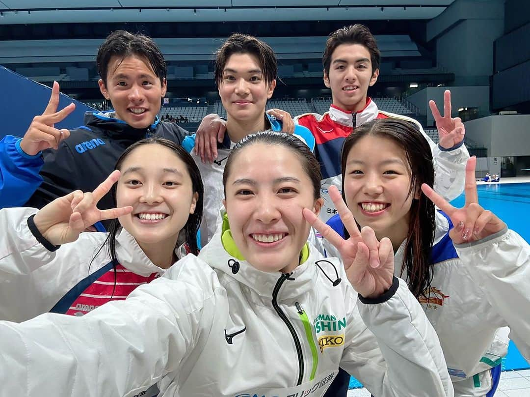 大橋悠依のインスタグラム：「． 日本選手権(25m) 応援ありがとうございました📣 200m個人メドレー表彰台のメンバーで📸🩵  #足きつすぎ #すぐ壁くる #つらい #水曜日のウエイトを恨んだ」