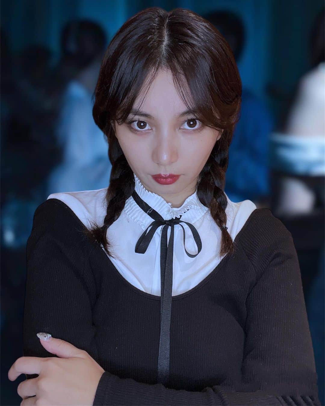 村上瑠美奈さんのインスタグラム写真 - (村上瑠美奈Instagram)「ハッピーハロウィン🎃👻  アダムスファミリーの ウェンズデー仮装🖤⚰️🕸️  持ってるお洋服と傘と ヘアメイクで🎼  楽しかった🥰🎃  #ウェンズデー　#ウェンズデーアダムス #ウェンズデーメイク #ハロウィン仮装　#ハロウィンコスプレ」10月22日 22時16分 - ruminamurakami