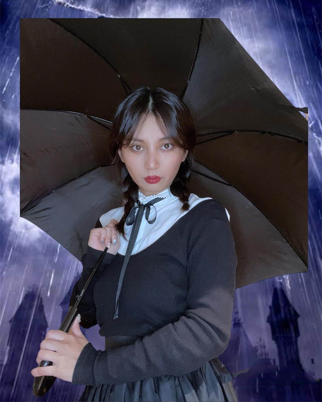 村上瑠美奈さんのインスタグラム写真 - (村上瑠美奈Instagram)「ハッピーハロウィン🎃👻  アダムスファミリーの ウェンズデー仮装🖤⚰️🕸️  持ってるお洋服と傘と ヘアメイクで🎼  楽しかった🥰🎃  #ウェンズデー　#ウェンズデーアダムス #ウェンズデーメイク #ハロウィン仮装　#ハロウィンコスプレ」10月22日 22時16分 - ruminamurakami