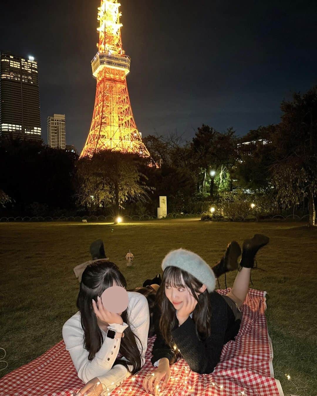 ももかさんのインスタグラム写真 - (ももかInstagram)「夜ピクしてきた🧺🤤 • 最高の眺めだった🗼 • #東京タワー #芝公園 #夜ピク」10月22日 22時18分 - momoka_ch