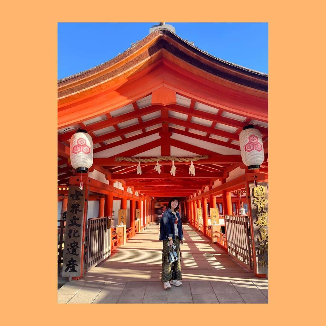 青山吉能さんのインスタグラム写真 - (青山吉能Instagram)「#1022 ⛩️🌊 ・ ・ 宮島旅👯‍♀️🚗🦪🧀🍁🧀🥓🍤🐟🍶 ・ ・ ・ #鹿との2ショット #天気予報のガキになっちゃった #不覚🤦‍♀️」10月22日 22時21分 - yopipinsta555