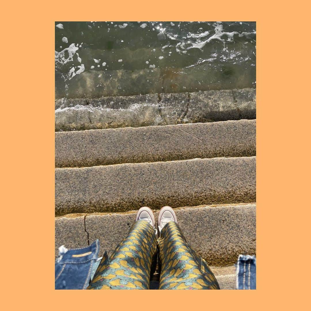 青山吉能さんのインスタグラム写真 - (青山吉能Instagram)「#1022 ⛩️🌊 ・ ・ 宮島旅👯‍♀️🚗🦪🧀🍁🧀🥓🍤🐟🍶 ・ ・ ・ #鹿との2ショット #天気予報のガキになっちゃった #不覚🤦‍♀️」10月22日 22時21分 - yopipinsta555