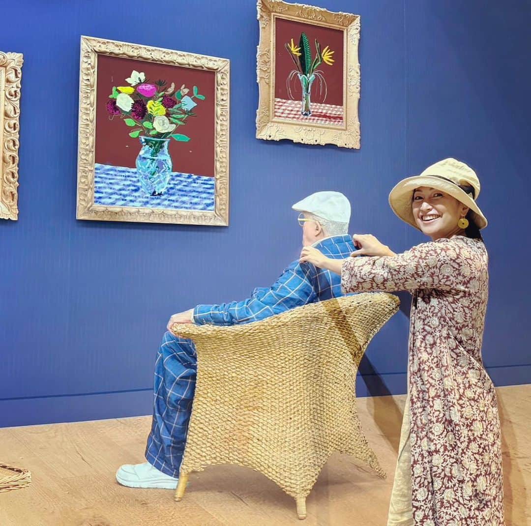 鶴田真由のインスタグラム：「ホックニーと私。  #ホックニー展 #東京都現代美術館 #芸術の秋 #ホックニーと私」