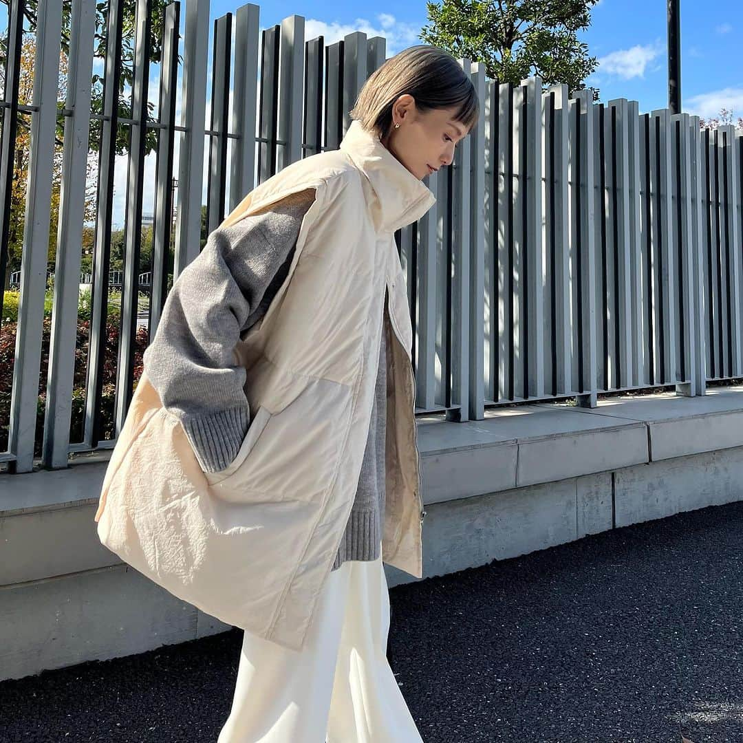 MATSUIRIHOさんのインスタグラム写真 - (MATSUIRIHOInstagram)「150cmコーデ🚶‍♀️  天気も気温も最高🌞🍂  vest： @hellam_official  knit： @look_e.shop  pants： @plst_official  shoes： @date_sneakers_jp   #150cmコーデ #hellam #低身長コーデ #ダウンベスト #冬コーデ #ホワイトコーデ#ボブヘア #ぱっつんボブ #zozotown #重ね着コーデ #plstコーデ #plst #プラステ#datesneakers #dateスニーカー #カジュアルコーデ #大人カジュアル #大人ファッション #デイトスニーカー #feelgoodtogether #スニーカーコーデ #休日コーデ #今日のコーデ」10月22日 13時41分 - rihoo914