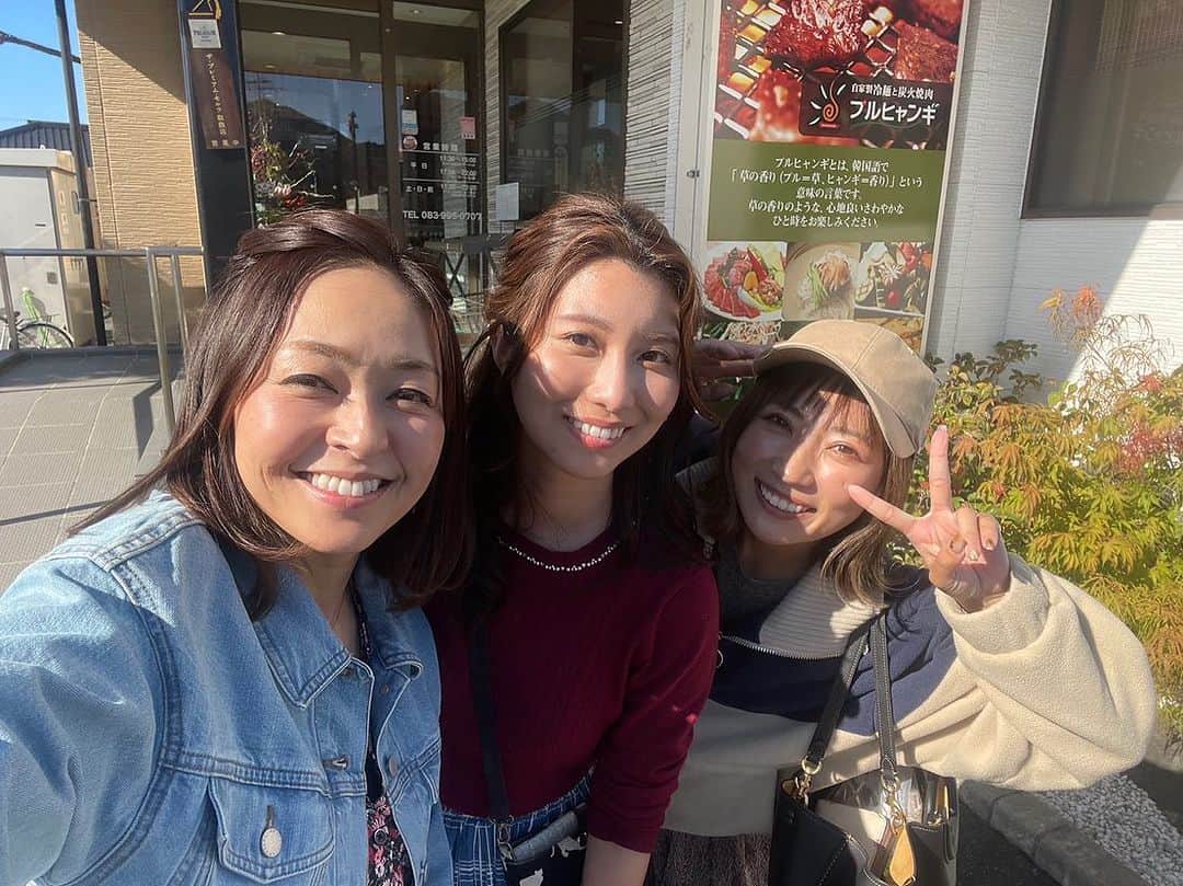木村那津美のインスタグラム：「🎂  番組終わり、おっきーさんが バースデーランチに誘ってくれました🍴( ¨̮ )💬💕  真実ちゃん、 雷ちゃんはお仕事のため、 この3人で😌  ちぐまや番組開始から19年目ってすごい事だよね。 この3年間ですら、コロナ禍で 色々あったねって2時間くらい話しました🤣  リスクヘッジの話した時に 『なんかひろゆきと喋ってるみたい』と言われたのが、 私的今回のハイライトです。  それってあなたの感想ですよね？？🤔笑  おっきーさんのんちゃん、 ありがとうございました♡」