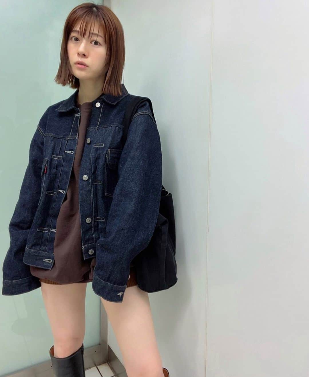 笹口直子のインスタグラム：「今日は過ごしやすそうな1日。 風が冷たくなってきましたね🍂  足を出すのがそろそろ限界です。  #秋コーデ」