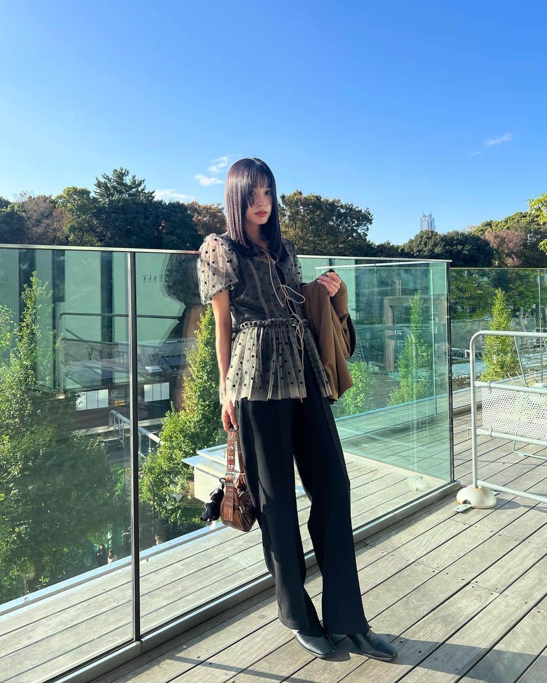 大谷凜香のインスタグラム：「今週もお疲れさまでした🍂  秋私服は、 絶妙なシルエットと丈感でお気に入りのスラックスが大活躍中です♡ 昼間はまだぽかぽかうれしいな☺️」