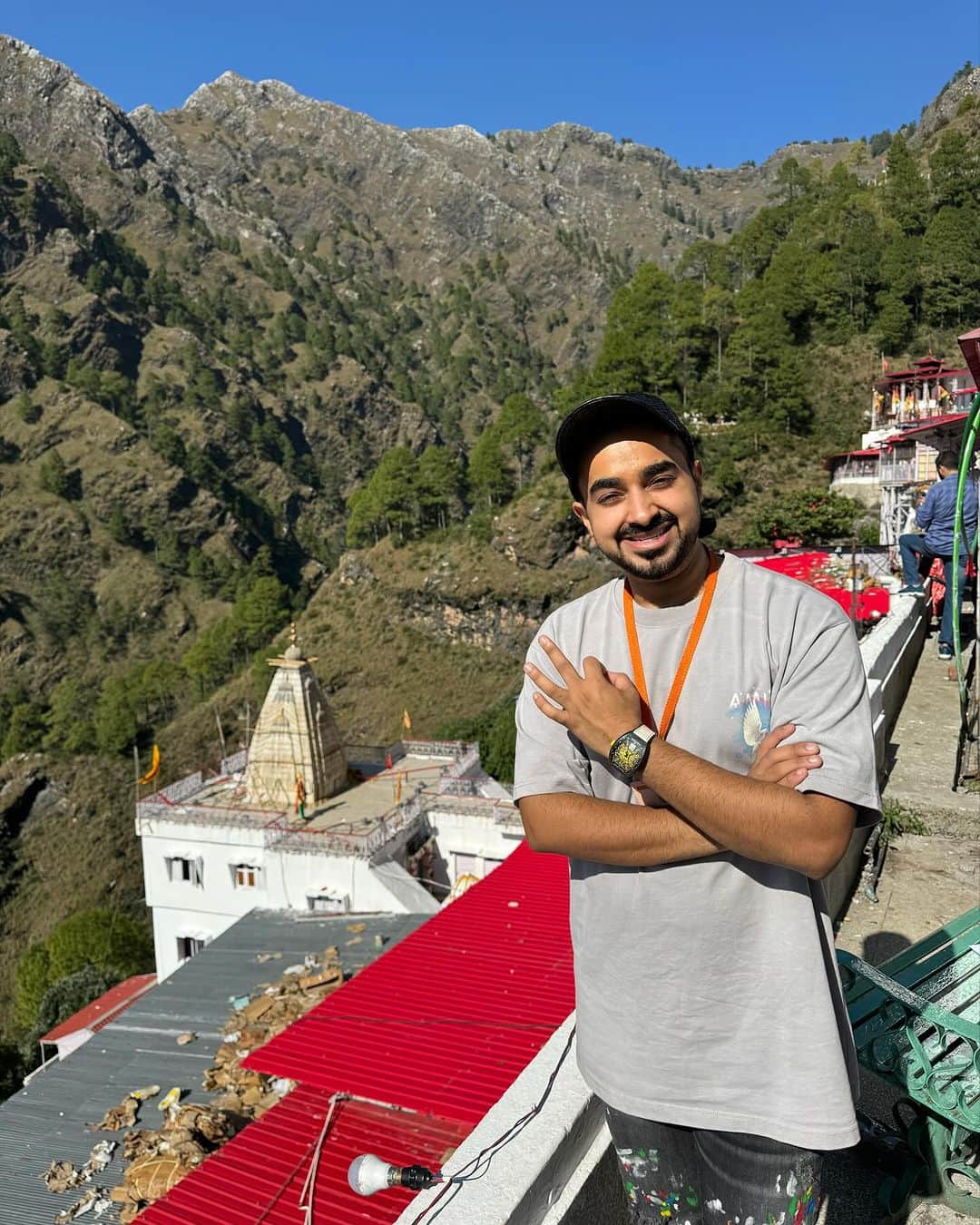 エヴァン・ルースラのインスタグラム：「Jai Mata Di 🙏  I thanked her for everything and extremely grateful , and only asked for 1 thing bitcoin to $100K. In this way everyone wins!  😉🚀📈🇮🇳😍🌟🕉️📿」