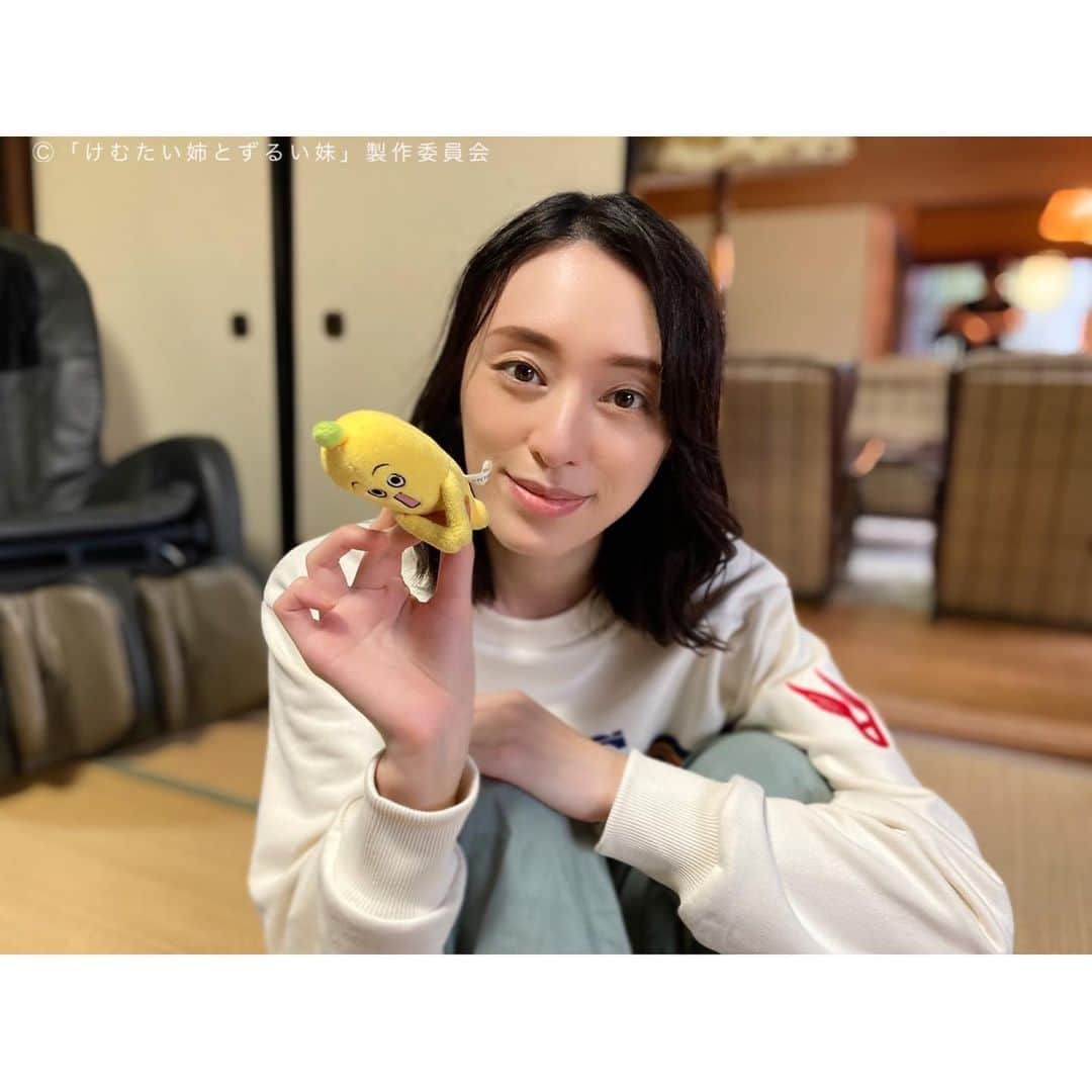 のインスタグラム：「. ナナナと一緒に💟 😈東郷じゅん役( #栗山千明 さん) 😈三島らん役( #馬場ふみか さん) 😈三島律役( #栁俊太郎 さん)  ／ 『#けむたい姉とずるい妹 』 第3話は明日！ 10/23(月)夜11:06放送🪄 ＼  1、2話は #TVer で無料配信中🎗 tver.jp/episodes/ephkhavw72 U-NEXTなどでも配信中💠  #テレビ東京 #けむずる  #栗山千明 #馬場ふみか #栁俊太郎  #桜田通 #雛形あきこ  #オフショット」
