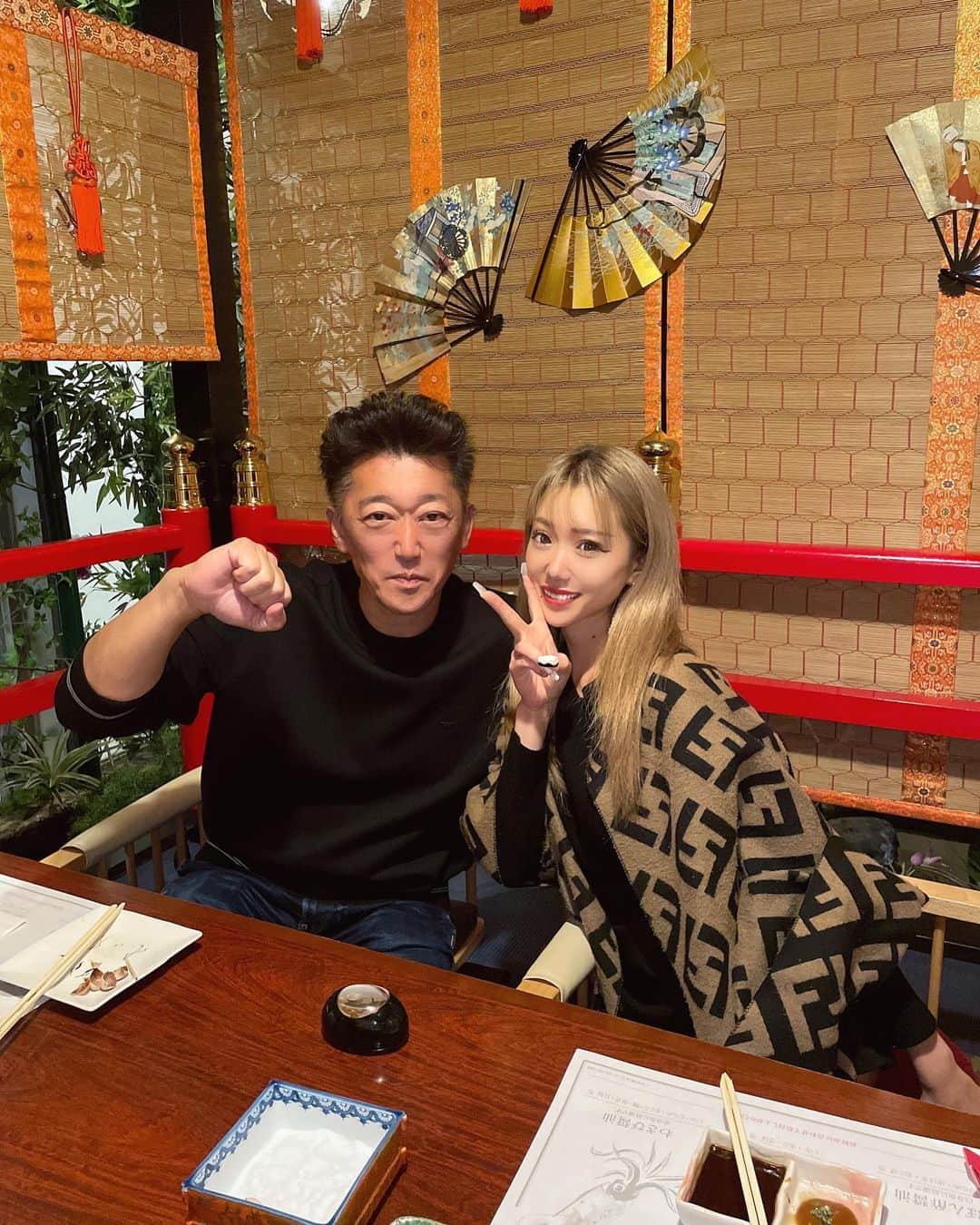 RIIAのインスタグラム：「パパお誕生日おめでとう🎈 毎年お祝いできて嬉しいよ😆 11月は家族旅行楽しみ〜✨ 家族と居れる時間ほっこりして幸せ🥹💓」