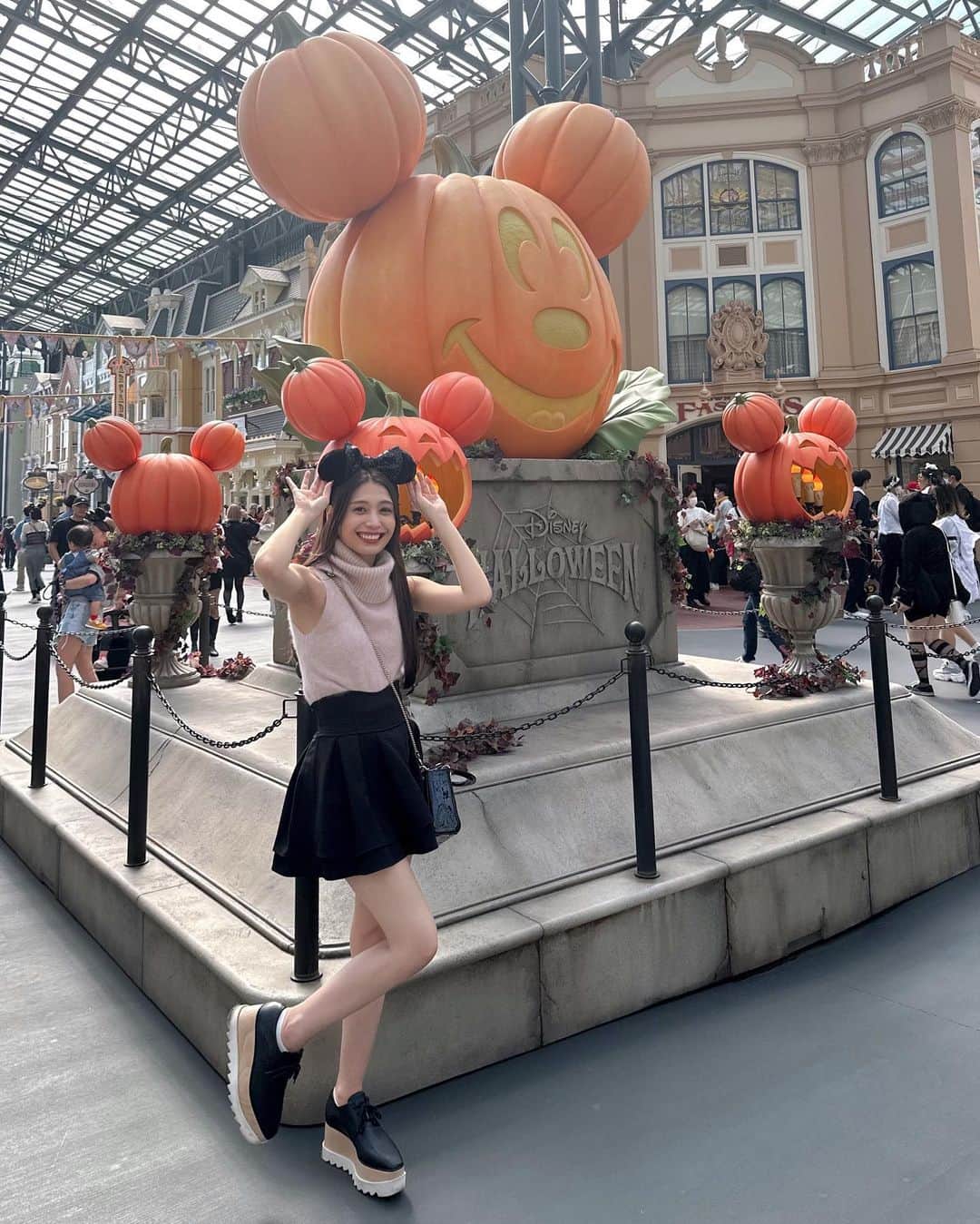 椚ありささんのインスタグラム写真 - (椚ありさInstagram)「⠀ ハロウィンの時期に行くのは高校生ぶり🎃 仮装してる人がたくさんいて新鮮だったな~」10月22日 14時14分 - chibicco_