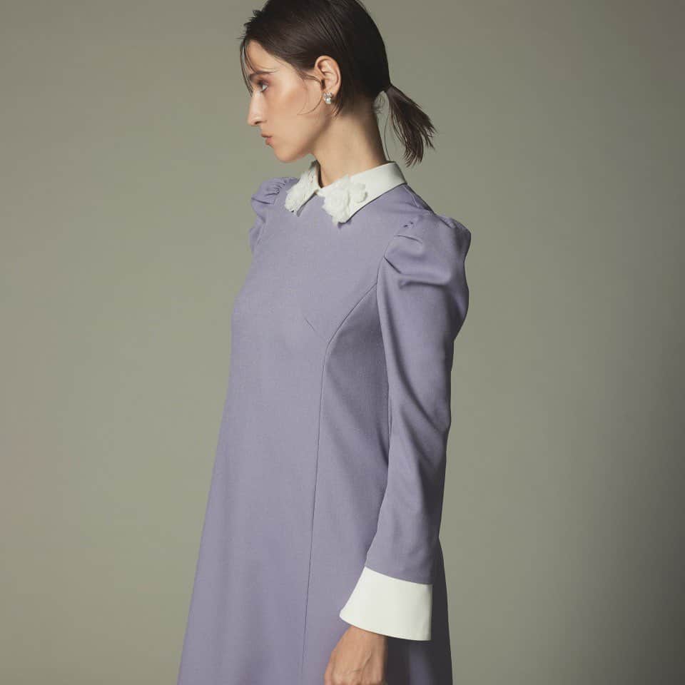 celford_officialのインスタグラム：「【Yumi Katsura for CELFORD】 ⁡ 「進化し続ける大人のオケージョンドレス」 ⁡ 襟には1つ1つ手作りされた 繊細なオーガンジーのバラと葉があしらわれ、 まるでウエディングブーケのような華やかさ。 ⁡ 美しいディテールに心躍る、 クチュール感に満ちたミニ丈ワンピースです。 ⁡ 袖口には存在感のあるカフス、 そして袖山は印象的なタック使いを施し、 清楚なAラインシルエットを引き立てます。 ⁡ さらに襟とカフスは取り外し可能で、 シンプルシックなスタイルも楽しめる4way仕様。 ⁡ さまざまなシーンで着回せる一着です。 ⁡ 【Yumi Katsura for CELFORD】 ローズユミカラーAラインワンピース ¥31,900 ⁡ 数量限定のため、どうぞお早めに。 ⁡ ⁡ #CELFORDAW23 #celford #セルフォード」