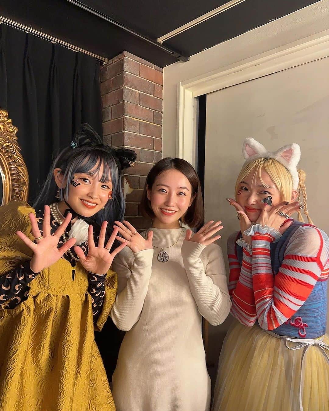 中西悠綺のインスタグラム：「共演させて頂いた11年前からずっと変わらず優しくて可愛くて天使な愛ちゃん💓  お久しぶりに会えて本当に嬉しかったです🥰  そして @goki_gens2021 さんのLIVE最高でした✨✨ オリジナル曲でありタイトル曲のザ・ゴキゲンズめっちゃカッコよかったなぁ😎🎶  初めましてのさっこさんもとても素敵な方でした💓 お会いできて嬉しかったです😆  11年前在舞台劇一起表演的高橋愛前輩💓 她真的很漂亮很溫柔的🥹✨ 第3張照片是2012年的🤭 見到愛chan我非常開心〜🫰🏻」