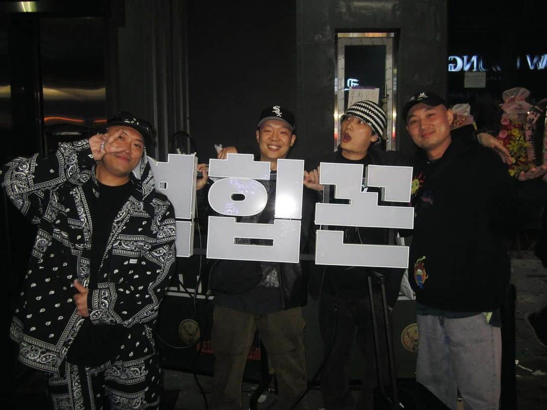 Paloaltoのインスタグラム：「@babykoool 형을 19살인가 20살때 알게됐었는데 이젠 함께 꼰길을 걷게됐네요! 앞으로 잘 부탁드려요😀」