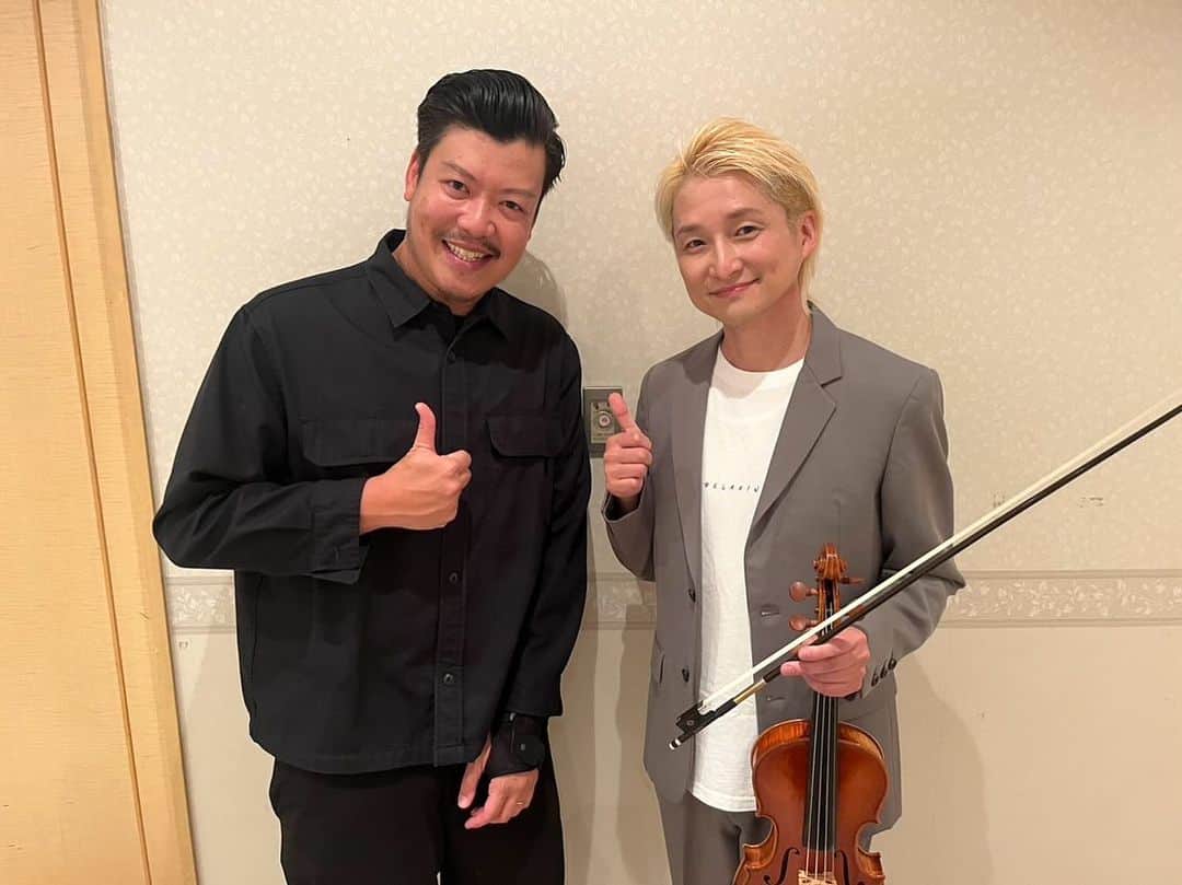 NAOTOさんのインスタグラム写真 - (NAOTOInstagram)「うすい百貨店さんでの、井手さんとのトークショーとライブにたくさんのご来場ありがとうございました。 美味しいスープカレーも食べられたし、クレちゃんとのライブも楽しかったです。😊 また、次回もあるといいなー。 #日本スープカレー協会広報宣伝担当理事 #井手剛 #クレハリュウイチ #札幌らっきょ」10月22日 15時11分 - naoto_poper