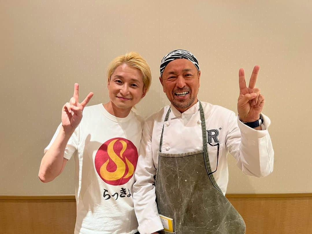 NAOTOのインスタグラム：「うすい百貨店さんでの、井手さんとのトークショーとライブにたくさんのご来場ありがとうございました。 美味しいスープカレーも食べられたし、クレちゃんとのライブも楽しかったです。😊 また、次回もあるといいなー。 #日本スープカレー協会広報宣伝担当理事 #井手剛 #クレハリュウイチ #札幌らっきょ」