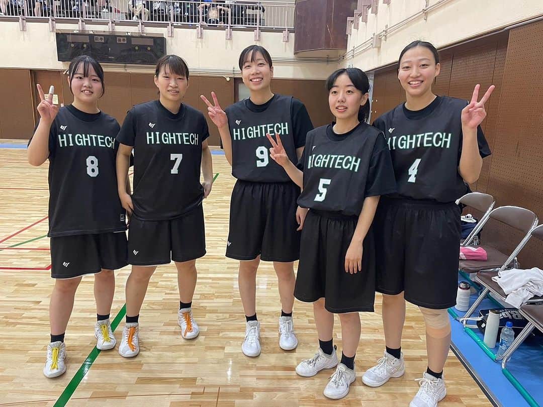 のインスタグラム：「ハイテク女子バスケ部🏀 新しいユニフォームで秋季リーグ戦います！応援📣よろしくお願いします🙌✨  #大阪ハイテク #専門学校 #医療 #スポーツ #バイオ #再生医療 #人工知能 #授業 #実習 #アスレティックトレーナー #鍼灸師 #柔道整復師 #臨床工学技士 #バイオ技術者 #AIエンジニア #新大阪 #高校生 #部活 #バスケ部」