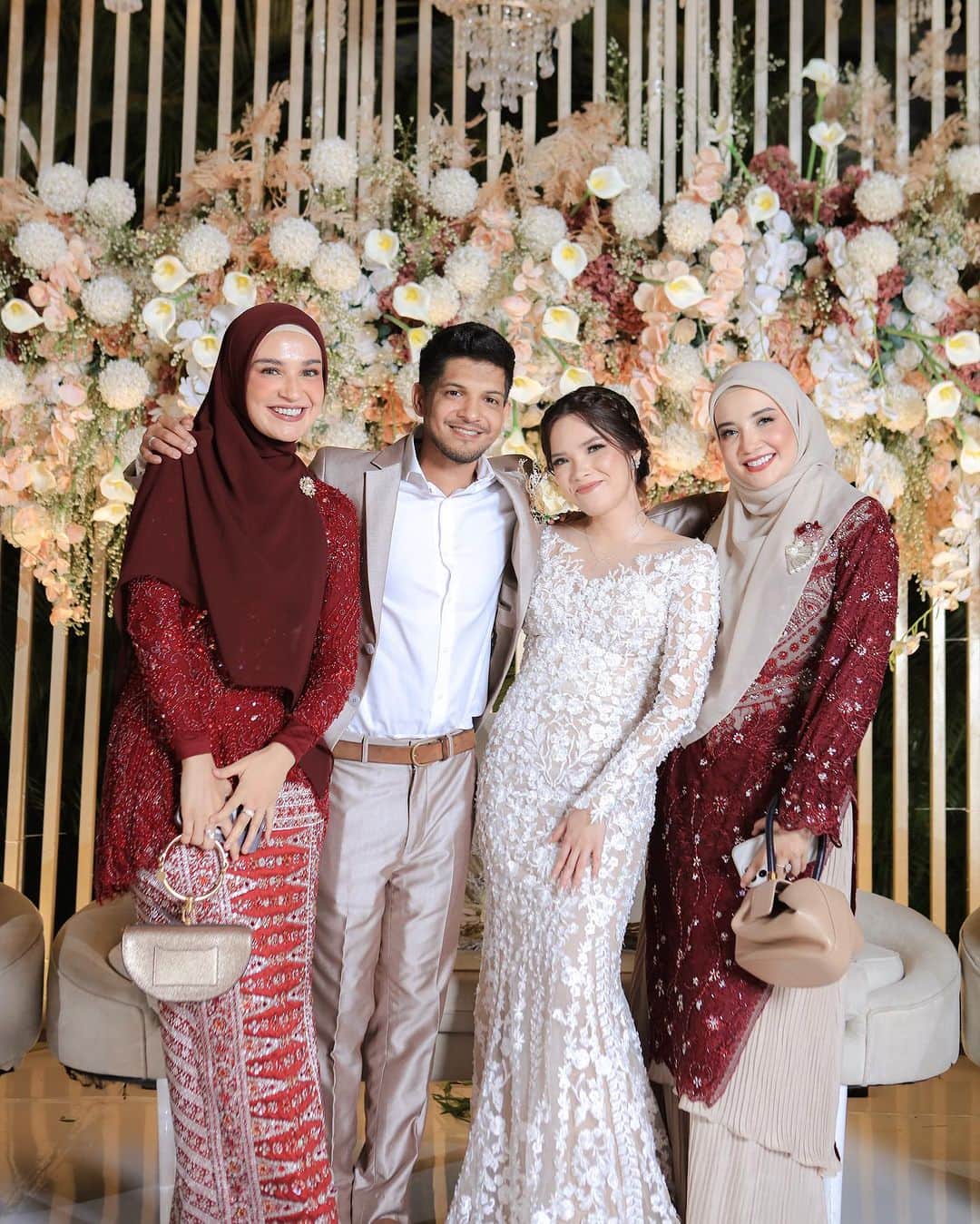 Zaskia Sungkarさんのインスタグラム写真 - (Zaskia SungkarInstagram)「Alhamdulillahilladzi bi ni’matihi tatimush sholihaat  Mabruk adik2 ku syg ❤️」10月22日 15時15分 - zaskiasungkar15