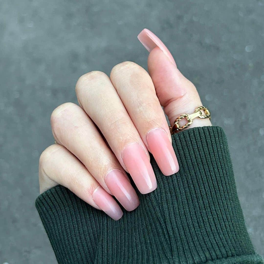 菊川リサのインスタグラム：「I did a some simple poly gel nails! The color is a little more pink than I thought it would be and it's hard to avoid the cuticle with poly gel😕 BUT I noticed that I'm getting alot faster at doing my nails and I think the shaping is perfect!✨ Since I got poly gel down and poly gel tends to be a little transparent, next I want to learn how to do acrylic nails!」