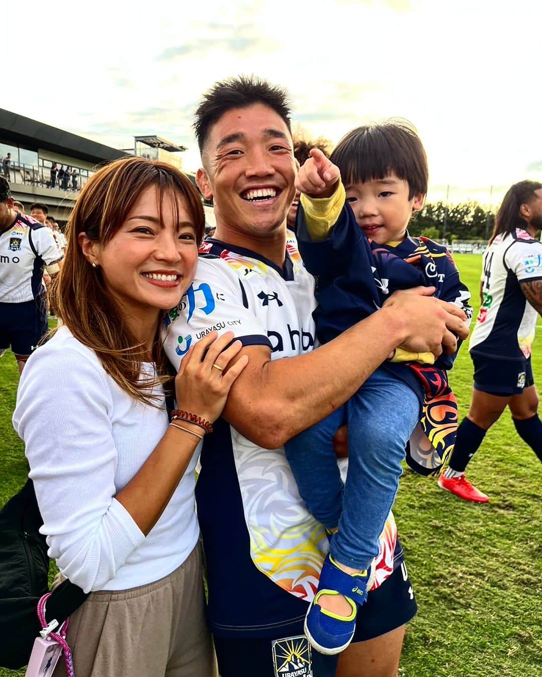 金正奎のインスタグラム：「. プレシーズンのゲームが始まりました。  そしてHO2年生になりました。 毎日が刺激的で本当に楽しい🤘  今シーズンも頑張りましょう！  #きんめし親子」