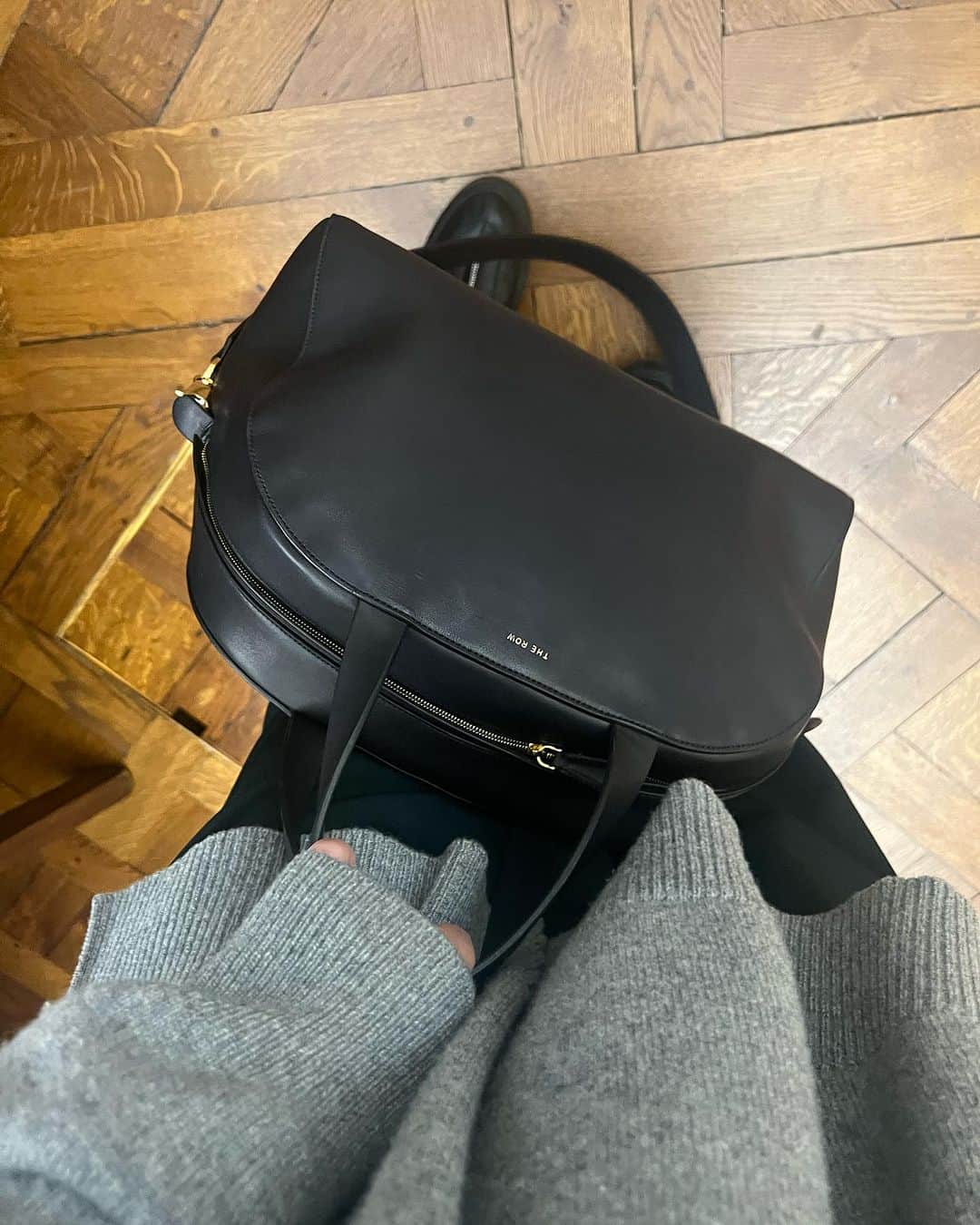 ADELAIDEのインスタグラム：「New bags from @therow 👜」