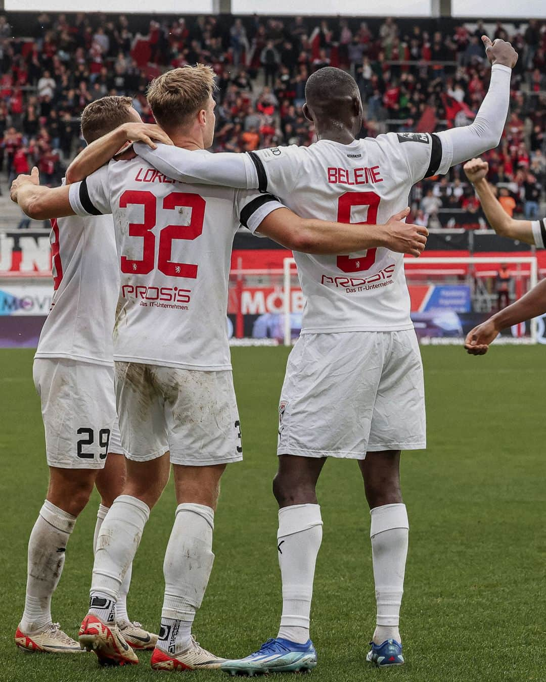 FCインゴルシュタット04さんのインスタグラム写真 - (FCインゴルシュタット04Instagram)「So ein 3:0-Sieg in unserer #Schanzer Heimat schmeckt auch am nächsten Tag noch ziemlich gut 😋⚫️🔴 . . #Schanzer #Schanzerfürimmer #Ingolstadt #FCI #FCIngolstadt #soccer #fussball #football #futbol #Liga3 #3Liga #fu3ball #matchday #liga #fciuhg #spvggunterhaching #unterhaching #spvgg #oberbayern #oberbayernduell #heimsieg #sieg #impressionen #bilder」10月22日 16時05分 - dieschanzer