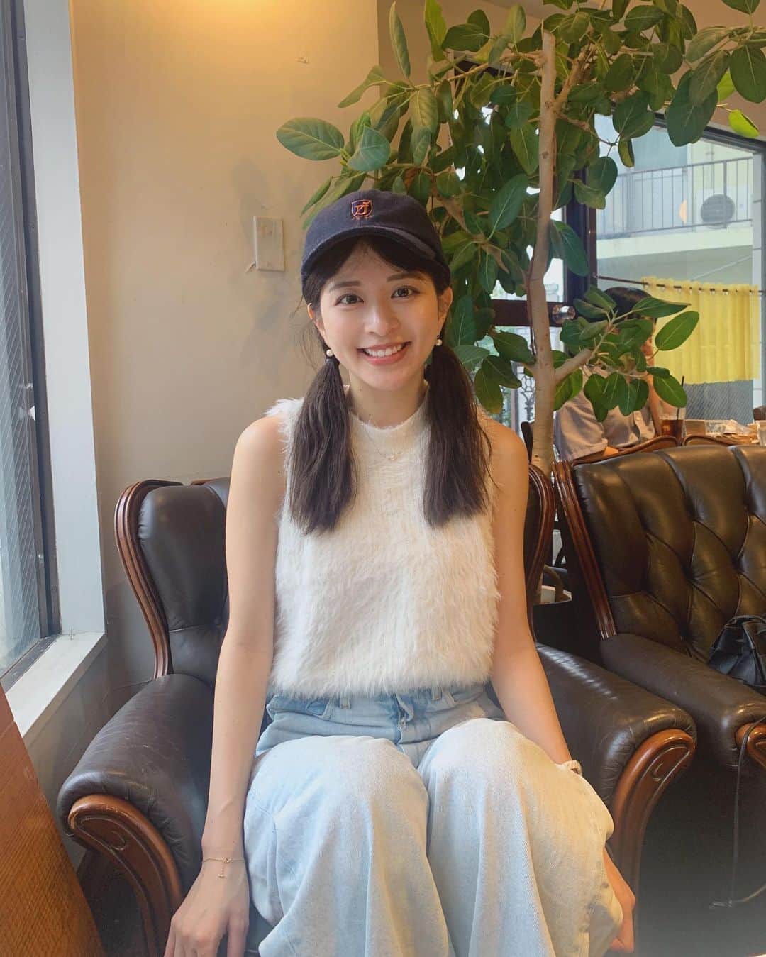 沖田愛加のインスタグラム：「友達とcafeした日♡ 大学生の頃は週3ぐらいでcafe lunchしてたんだけど、 最近は月に1回くらいになっちゃったなあ🥲🫶  ずっと気になってた眉アートを最近したよ♡ 先生がとっても親切な人で、デザイン一緒に考えてくれたよ（４時間ぐらいかかった。爆）アートメイクのおかげで すっぴんでも外に出れるようになりました🤣♡  私のインスタグラム見たで値段優しくなります🥹  #PR #眉アート」