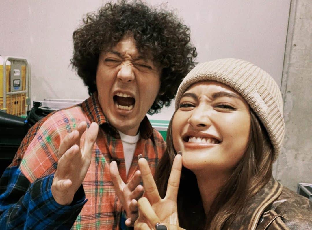 香川沙耶さんのインスタグラム写真 - (香川沙耶Instagram)「Tresen SPECIAL TALK SHOW ありがとうございました！！！！！ 備え・防災アドバイザーの高荷智也さんから“ゾンビパンデミックからキャンピングカーで身を守る”をテーマにお話をたくさん聞かせてもらいました🚨🧟‍♀️🪓 なにかあった時のために自分の身を守る、大切な人を守るためにも知っておいて損はないちょっとした知識や災害にあって絶望的な時のメンタルの保ち方、整え方まで教えてくれました！ 素敵な時間をみんなで過ごせて嬉しかったです♡♡ 一度でいいから、心の底からキャンピングカーかトレーラーに住んでみたいって思いました😩 #横浜キャンピングカーショー2023 #FMヨコハマ #とれせん」10月22日 16時24分 - saya.kagawa