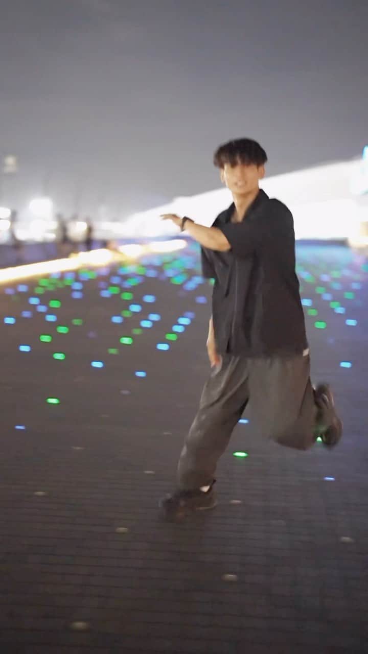 asukaのインスタグラム：「1.2.3 Flare 🔵🟢  #dance#music#choreography#outfits#tiktok#breaking#acrobatics#gymnastics#ダンス#ブレイキン#アクロバット」
