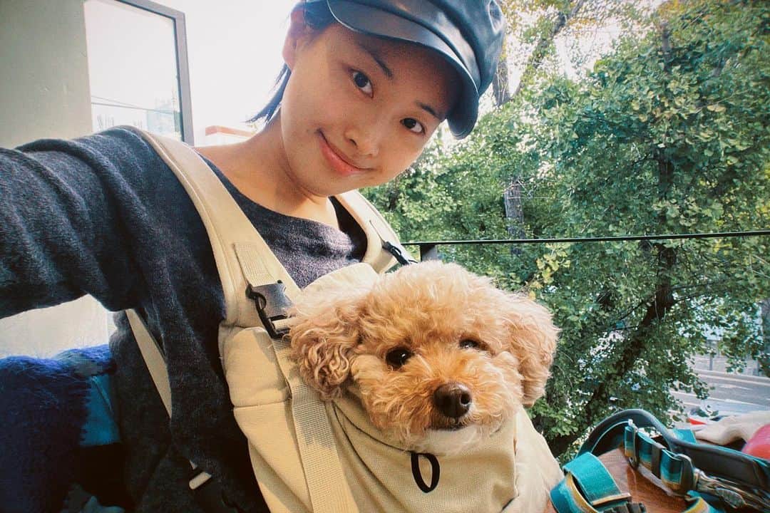 ペ・ミンジョンのインスタグラム：「사진 찍는데 졸지 말아주라」