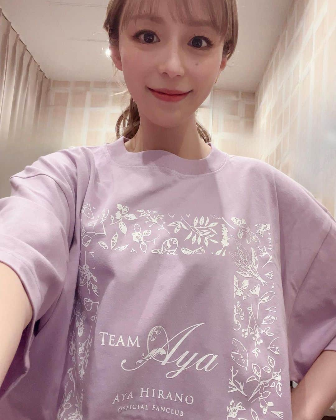 平野綾さんのインスタグラム写真 - (平野綾Instagram)「Team AYA初の限定LIVE、 お越しいただきありがとうございました✨ ⁡  1部はトーク、2部がLIVEの構成でした。 ⁡ セトリは来週の愛知の為に内緒にしておきますが、 LIVEのテーマを【はじめて】にしたので、 それに纏わる選曲をしています。 来週来られる方は予想しつつ、楽しみにしていてくださいね♪ ⁡ 私、すっかり自分がBDだったことを忘れていまして💦 最後にまさかのサプライズでした！ ありがとうございました💕 36本のろうそくはさすがに驚きました🤣 ぐるっと一周して火を消したのは人生で初めてです！笑 ⁡ 皆さんと近い距離で、 おひとりおひとりに気持ちが伝わるように、 心を込めて歌いました。 皆さんもたくさん想いを伝えてくださってありがとうございました💓 ちゃんと届きましたよ！ ⁡ 会場になった"俺のフレンチグランメゾン大手町"さん、 素敵なお料理と素敵な空間をありがとうございました。 ⁡ ⁡ #team_aya #ayahirano #平野綾」10月22日 16時28分 - a_ya.hirano