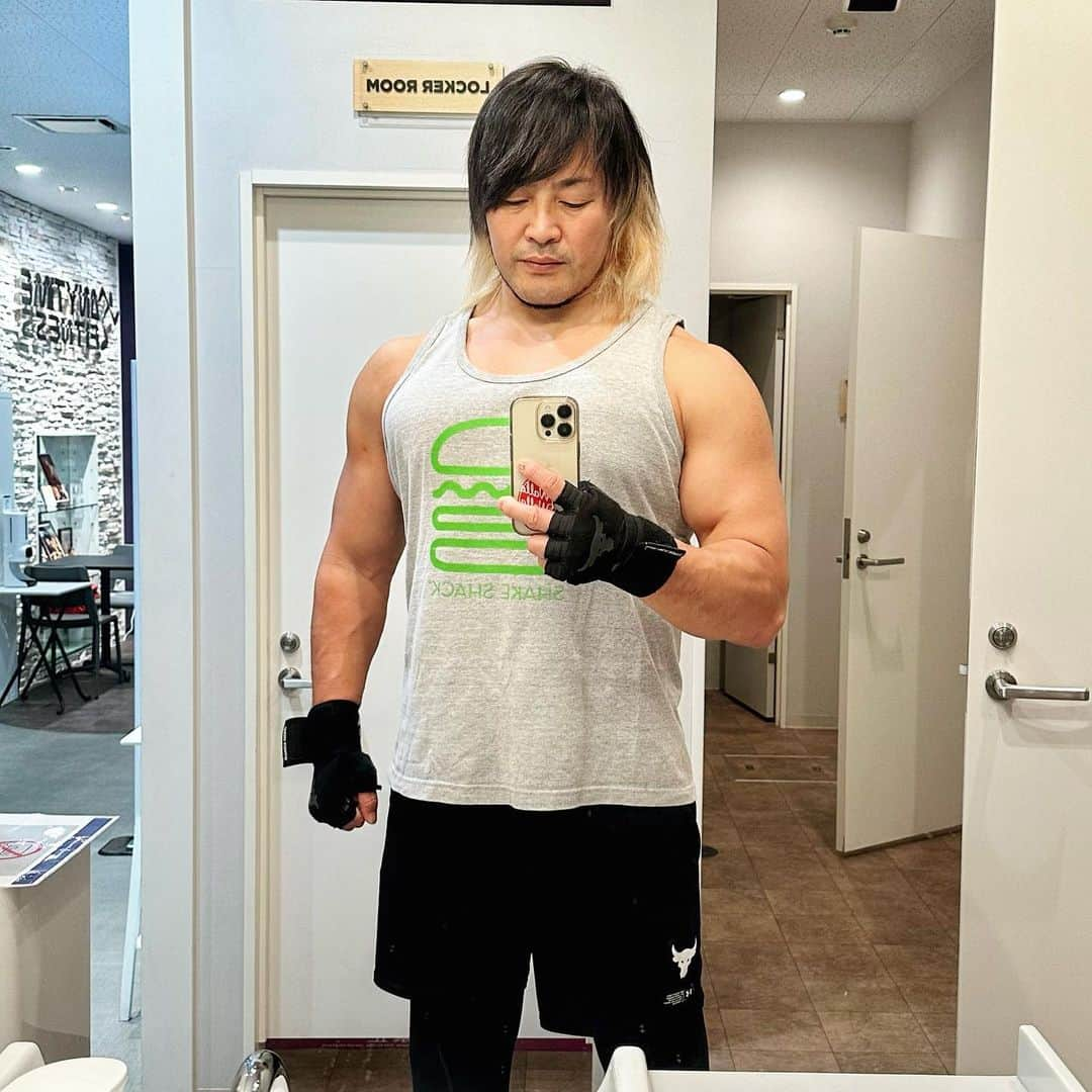 棚橋弘至さんのインスタグラム写真 - (棚橋弘至Instagram)「#脚トレ #legday   脚トレも、間隔が空き過ぎると、効かす感覚が鈍くなる。このオフは、しっかりやろう🦵🦵」10月22日 16時31分 - hiroshi_tanahashi