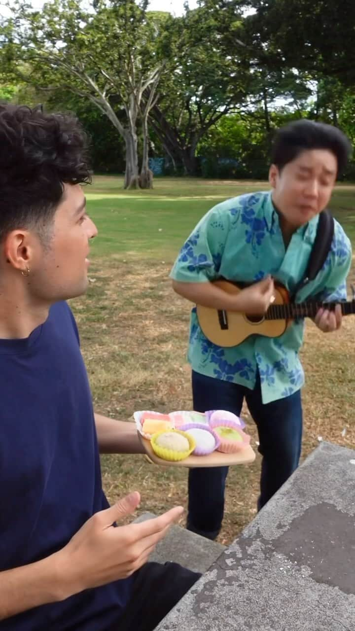 Eden Kaiのインスタグラム：「Interrupting @kojimochi with an ukulele⁣ ウクレレでお邪魔してみた⁣ ⁣ ⁣ ⁣ #kojimochi #comedy #ukulele #ウクレレ #コメディー」