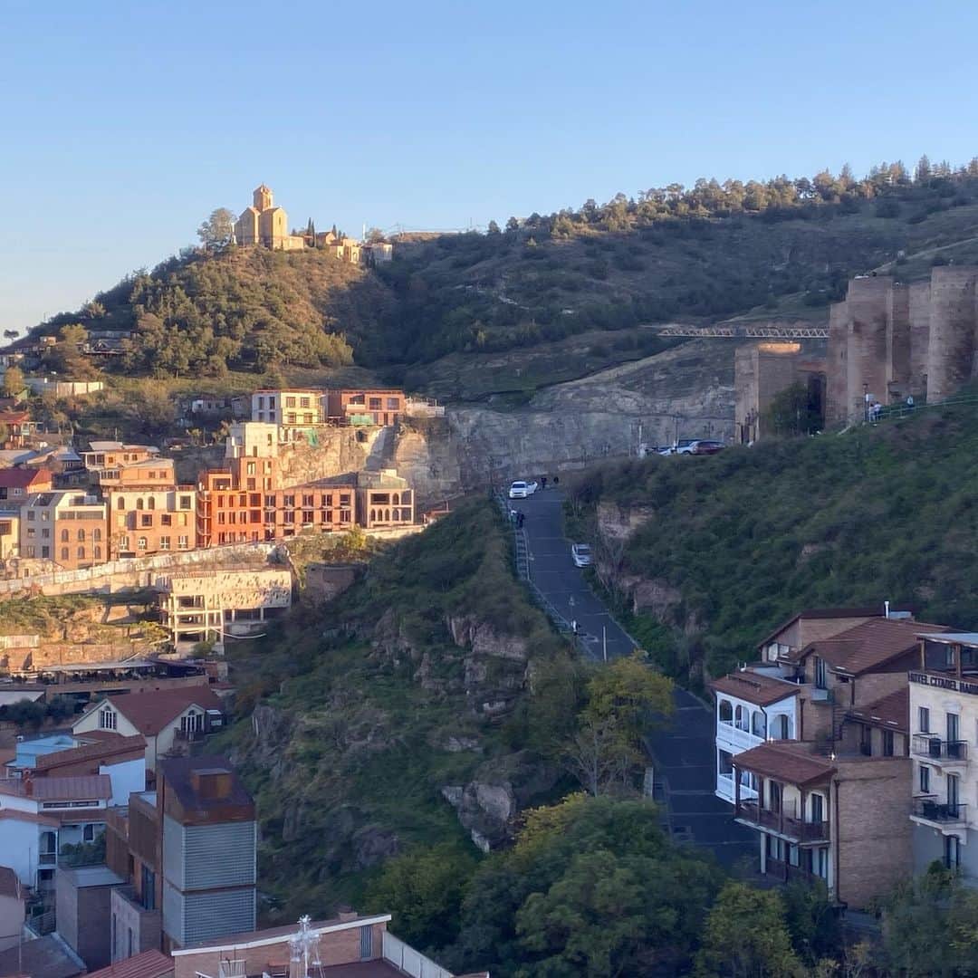 Akeboshiさんのインスタグラム写真 - (AkeboshiInstagram)「I arrived safely in Tbilisi after 10hour connection in Doha. It was a long but good journey. Yesterday I had a lunch and walk around Tbilisi with the organizer Andrii, performer SANA, My friend Thaj. who was also the organiser of last year's Dubai event and my engineer Kazama-san. I am grateful to have spent a very enjoyable day with them.」10月22日 16時34分 - akeboshi_