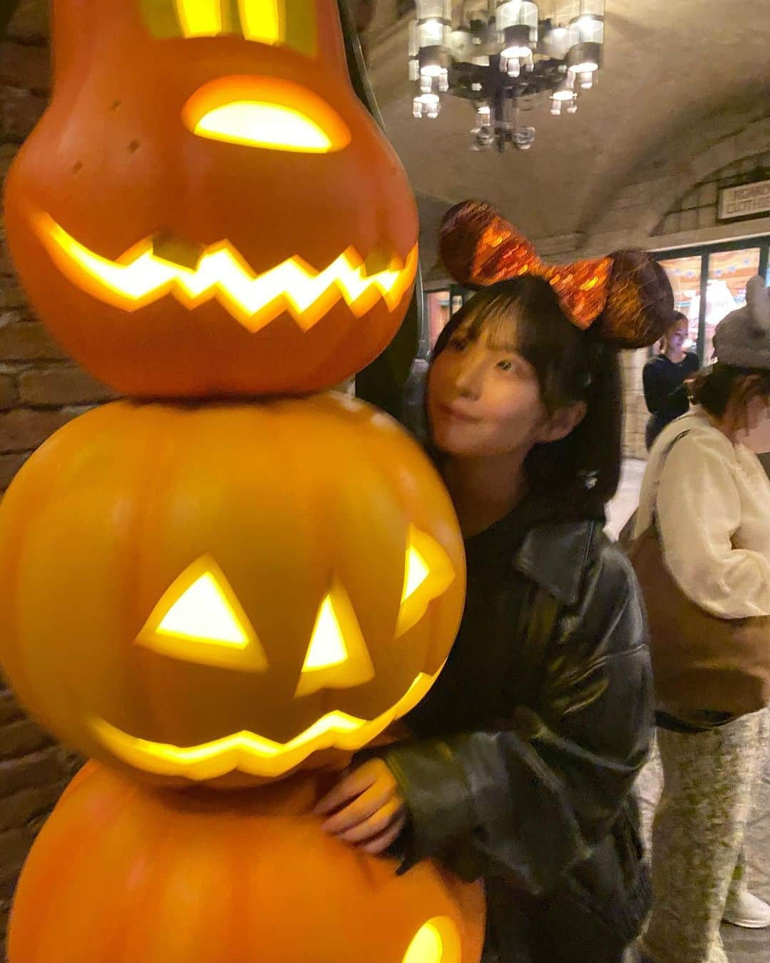 ゆめさんのインスタグラム写真 - (ゆめInstagram)「ハロウィンだからアイシングクッキーとか挑戦してみたいとか思ってるけど難しそう🎃   #ディズニーシー   #ハロウィン   #fyp」10月22日 16時42分 - yuyuyucyan__