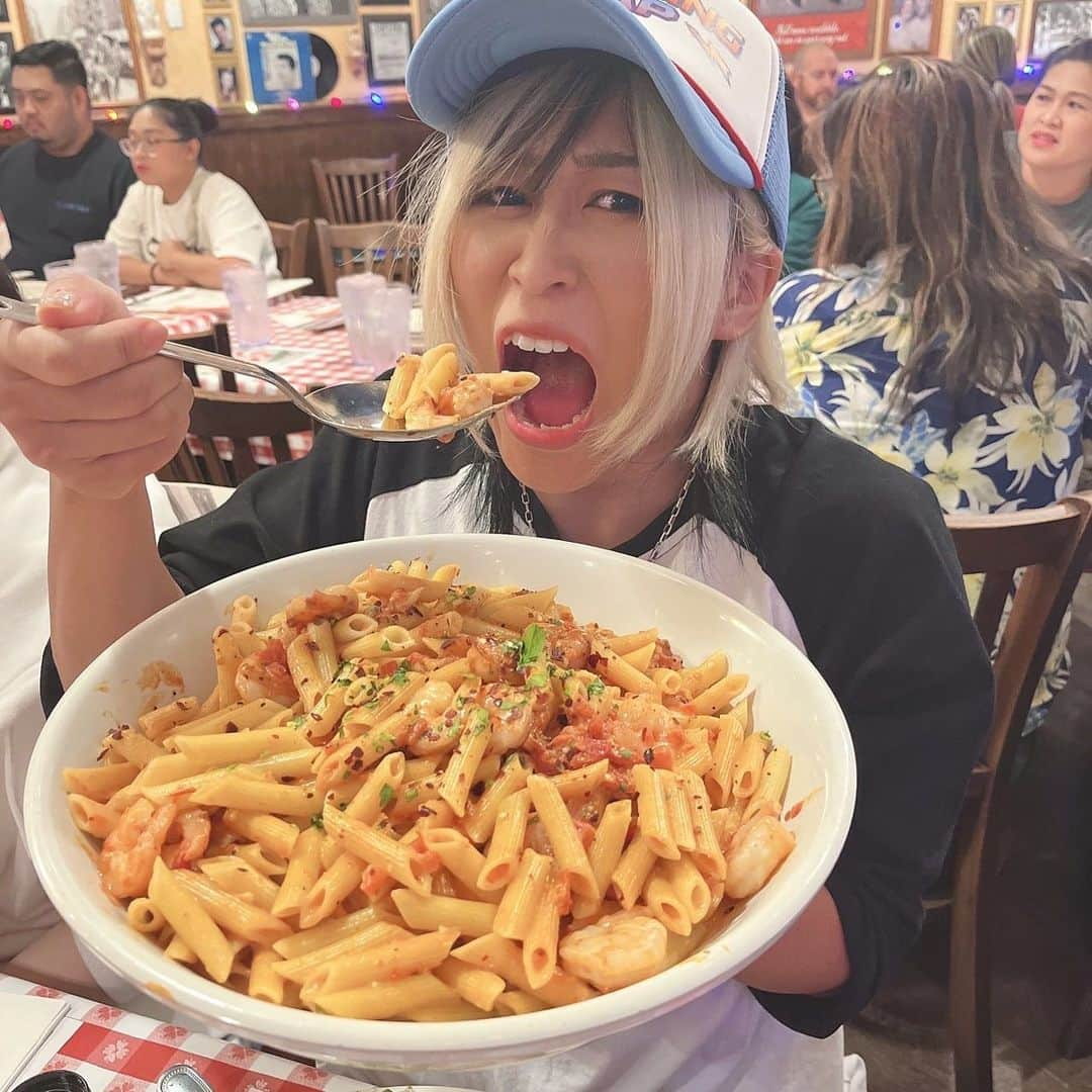 小波のインスタグラム：「If you eat a lot, you'll get stronger💪💪💪」