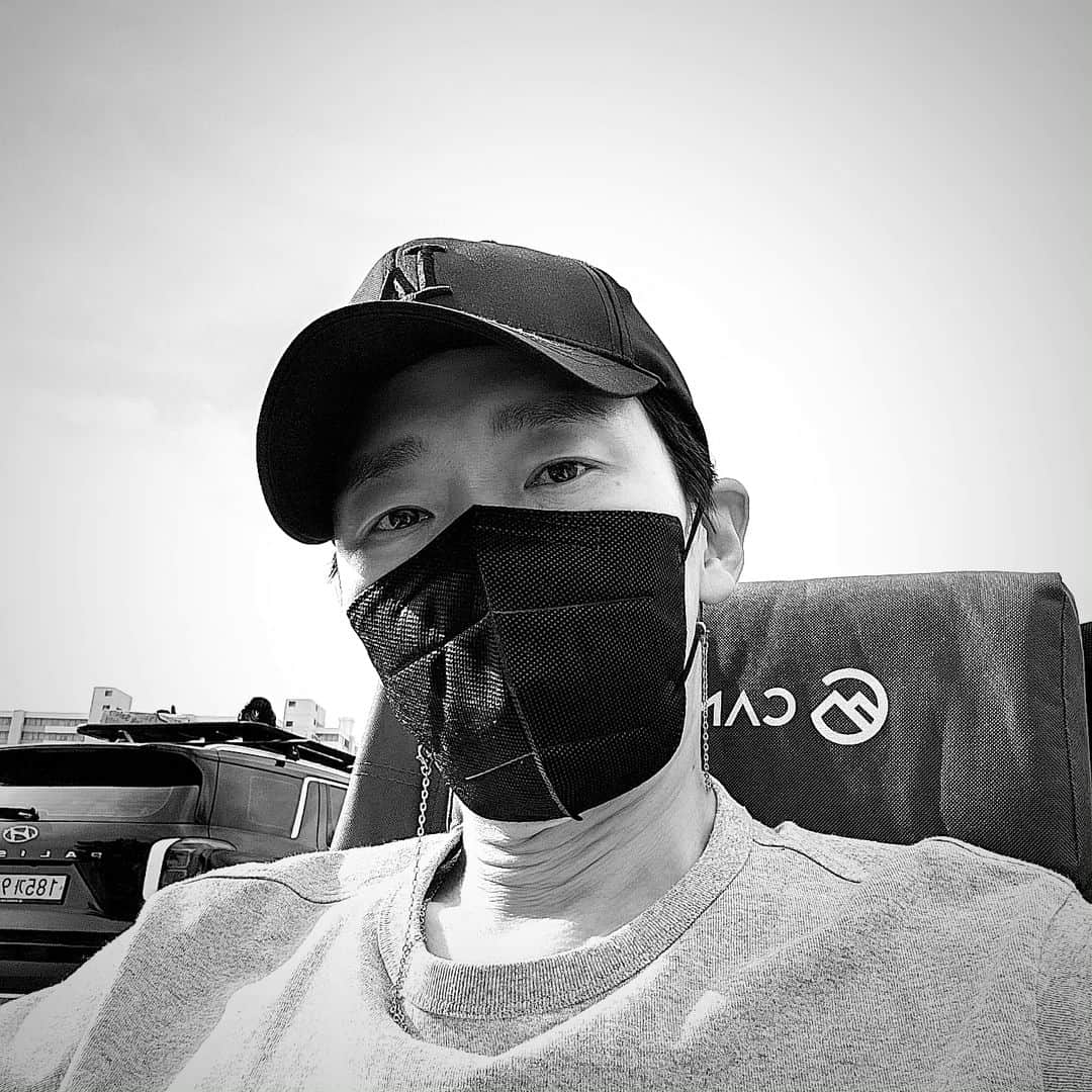オム・ギジュンのインスタグラム：「날씨가 너무 좋네요~ㅎ」