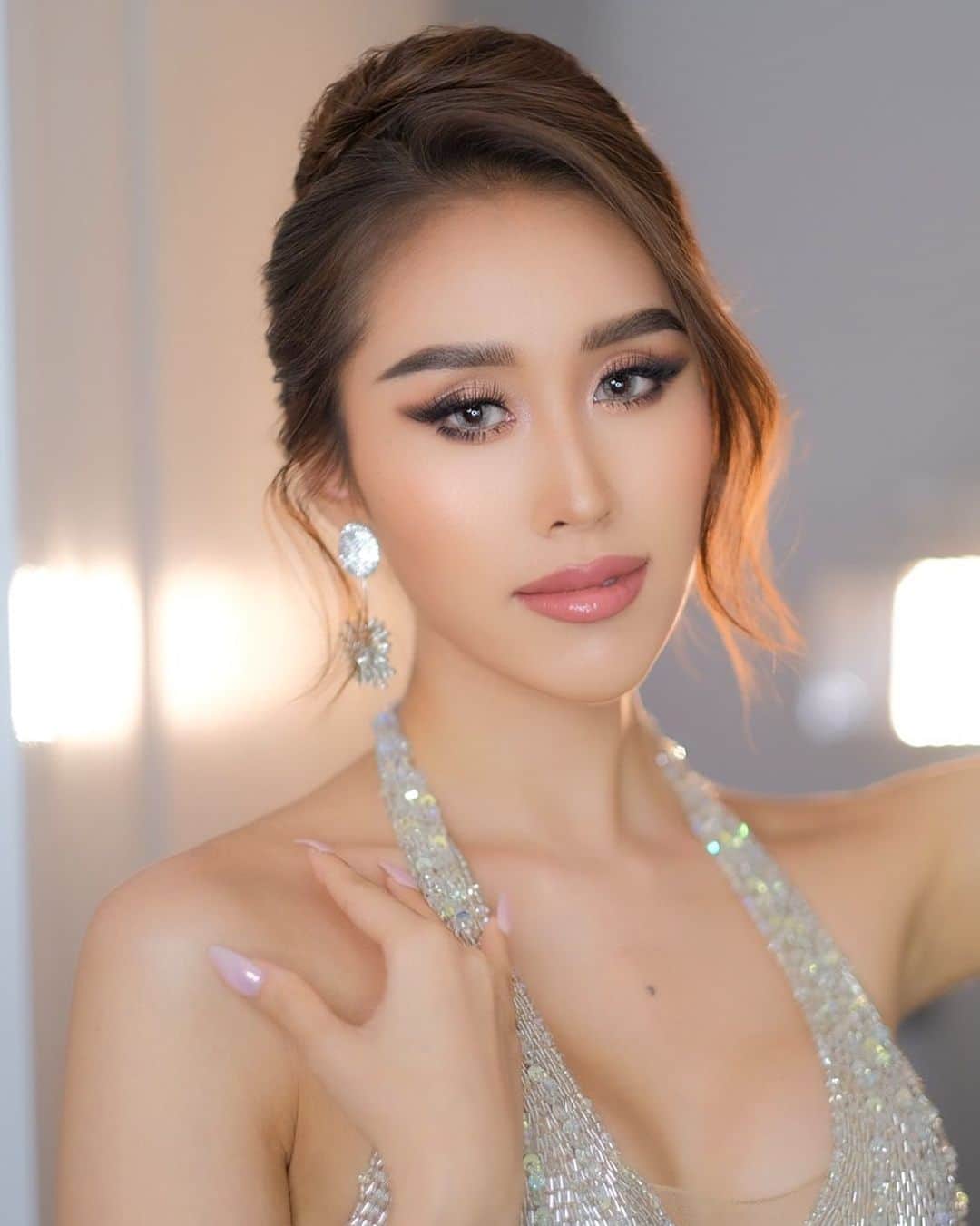 のインスタグラム：「Are you ready for tonight?  𝗣𝗿𝗲𝗹𝗶𝗺𝗶𝗻𝗮𝗿𝘆 𝗖𝗼𝗺𝗽𝗲𝘁𝗶𝘁𝗶𝗼𝗻 and 𝗠𝗶𝗻𝗶 𝗖𝗼𝗻𝗰𝗲𝗿𝘁 from the 𝗧𝗼𝗽𝟱 𝗼𝗳 𝗚𝗿𝗮𝗻𝗱 𝗩𝗼𝗶𝗰𝗲 𝗔𝘄𝗮𝗿𝗱👑✨  22 October at Phú Thọ Indoor Stadium  7.00 PM - Preliminary contest begins. 9.30 PM - Mini Concert begins.  日本時間の21:00スタートです！  #MGI2023 #AliveVietnam  #SenVangEntertainment #Staynex  #CollagenElasten #Aratawellness .  #MGI #GrandExperiences #MissGrandInternational #MissGrandInternational2023  #WeAreGRANDthe1andOnly #missgrandjapan  #ミスグランドジャパン  #ミスグランドインターナショナル」
