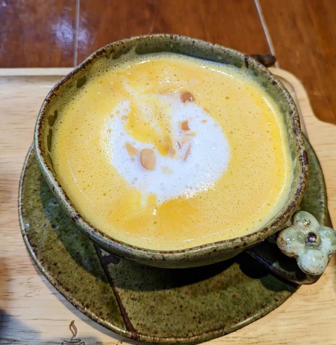 のインスタグラム：「上野で打ち合わせ はじめて飲んだカボチャ・ラテがびっくりするほど美味しかった」