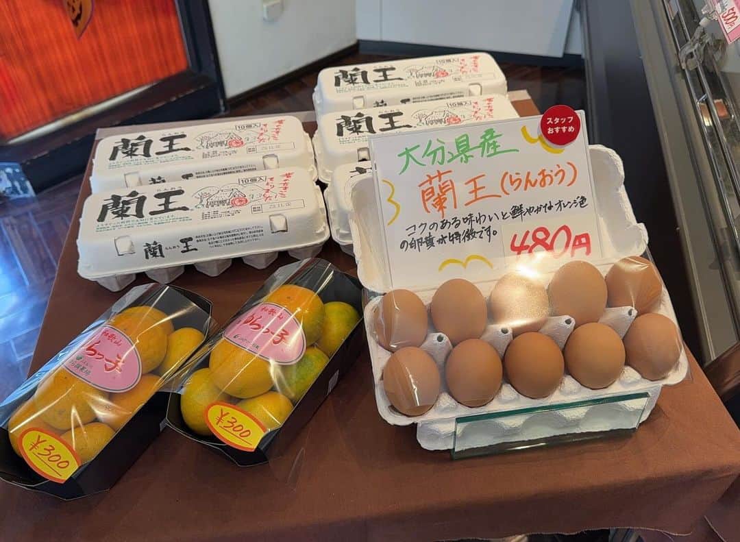 中谷一馬さんのインスタグラム写真 - (中谷一馬Instagram)「愛してやまない地元の名店 #港北区 #高田東 の #いちごの樹 🍓 社長がいつも良い方過ぎてありがたい😂🙏 季節のフルーツとそれらを使ったケーキ🍰が秀逸🤤 #パティシエ 御用達 の #フルーツ を卸していらっしゃるスイーツ屋さんとあって、何を食べても本当に美味しい(￣▽￣)♡ なんなら卵🥚最高で #たまごかけごはん がオススメ🤤 #港北の美味しいお店 #横浜市 #港北区 #港北 #ケーキ #タルト #フルーツ #果物 #フレーズ #横浜スティック #シャインマスカット #クイーンルージュ #バナナ #ソフトクリームが美味し過ぎる問題🍦」10月22日 16時58分 - kazuma_nakatani