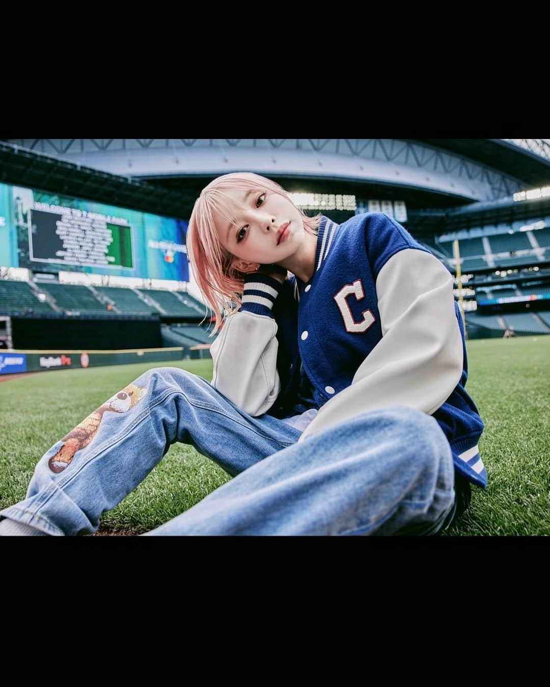 カン・テリさんのインスタグラム写真 - (カン・テリInstagram)「바시티 자켓 꺼내입을 날씨야!!🩵 @mlbkorea @mlbcrew_kr   #mlbcrew #mlb하트 #mlb바시티자켓」10月22日 17時07分 - taeri__taeri