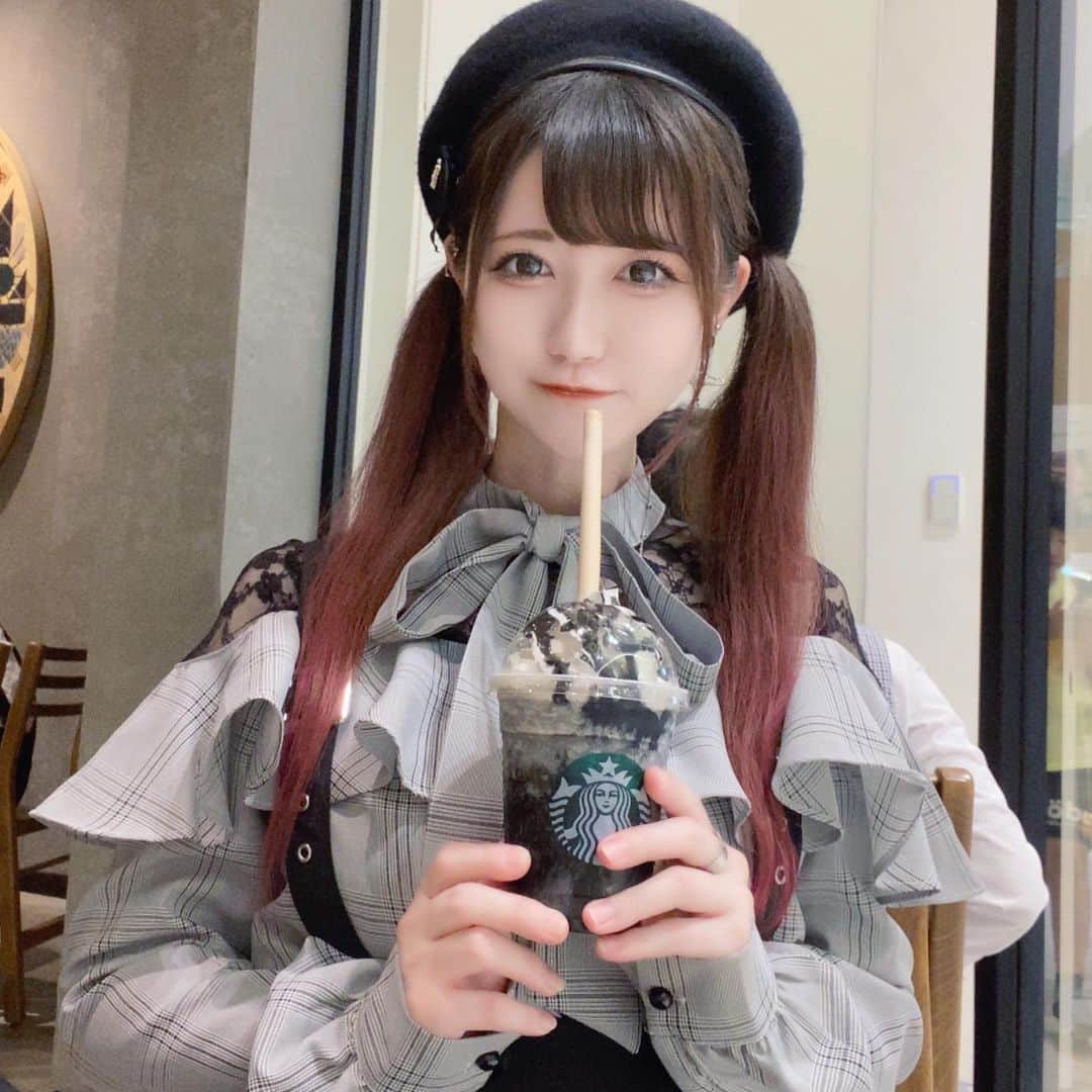 碧海ミキのインスタグラム：「🦋💤 　 #boooooフラペチーノ 飲んだ？ 　 🖤」