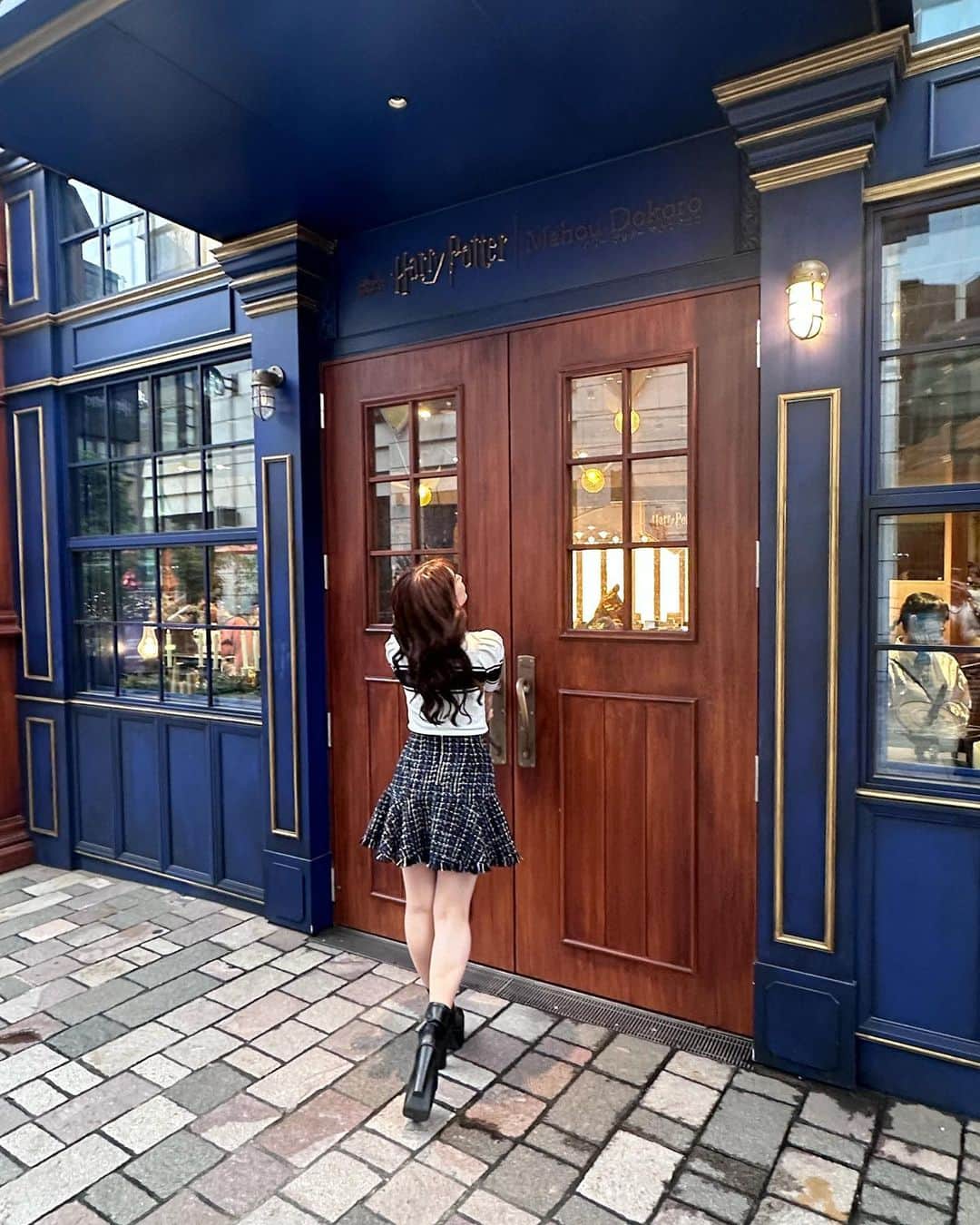 諸星みゆさんのインスタグラム写真 - (諸星みゆInstagram)「🤍 ⁡ 赤坂のハリーポッターマホウドコロ🪄︎︎✨ ⁡ お店の中に組み分け帽子あって スリザリンは嫌だってしてたら 違う感じの絵面になってしまった🤣笑 ⁡ お買い物したら ランダムステッカーもらえて なぜこのシーンがステッカーになったのって 感じでおもしろすぎた🤣🤍🤍🤍 ⁡ ┈┈┈┈┈┈┈┈┈┈┈┈┈┈┈┈┈┈┈┈ ⁡  #ハリーポッター  #ハリーポッターグッズ  #ハリーポッターマホウドコロ  #マホウドコロ  #harrypotter  #harrypotterfan  #赤坂」10月22日 22時34分 - miyucheese.ig