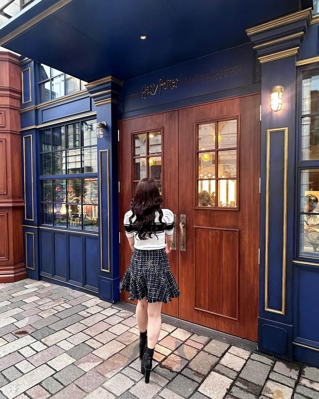 諸星みゆさんのインスタグラム写真 - (諸星みゆInstagram)「🤍 ⁡ 赤坂のハリーポッターマホウドコロ🪄︎︎✨ ⁡ お店の中に組み分け帽子あって スリザリンは嫌だってしてたら 違う感じの絵面になってしまった🤣笑 ⁡ お買い物したら ランダムステッカーもらえて なぜこのシーンがステッカーになったのって 感じでおもしろすぎた🤣🤍🤍🤍 ⁡ ┈┈┈┈┈┈┈┈┈┈┈┈┈┈┈┈┈┈┈┈ ⁡  #ハリーポッター  #ハリーポッターグッズ  #ハリーポッターマホウドコロ  #マホウドコロ  #harrypotter  #harrypotterfan  #赤坂」10月22日 22時34分 - miyucheese.ig